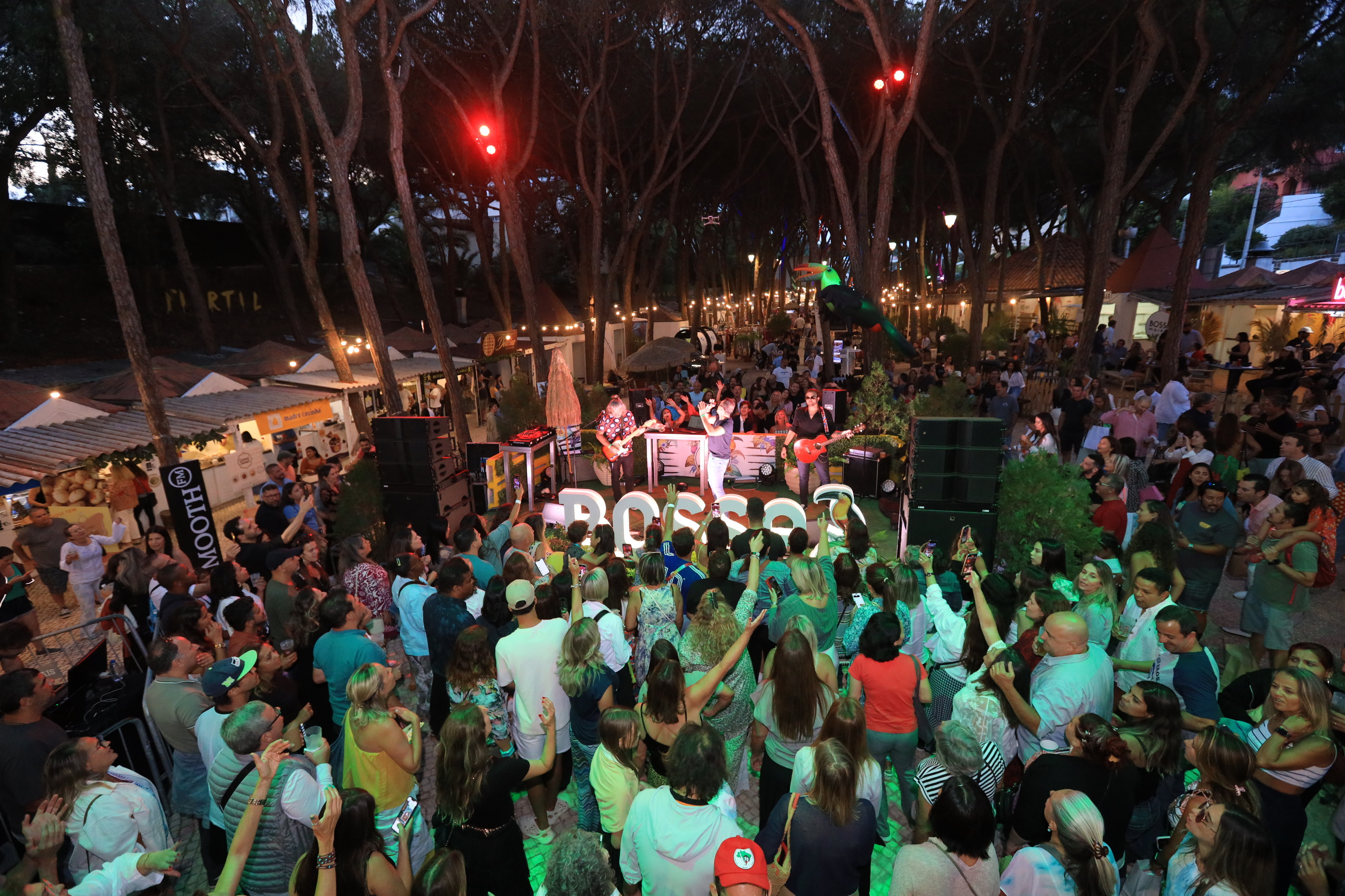 Coxinhas, samba e muito calor. O Bossa Market está de volta ao Estoril — saiba quando