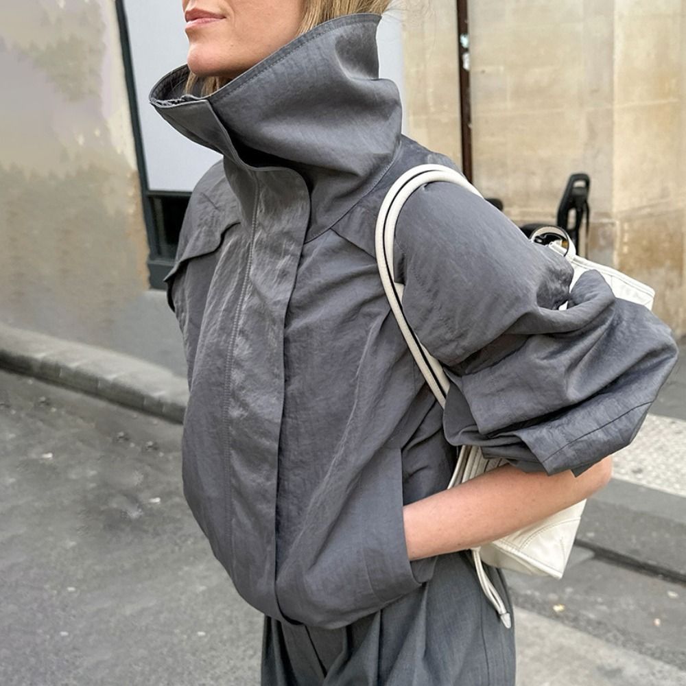 Os casacos com gola alta vão estar em todo o lado no inverno. Temos 12 sugestões cheias de pinta