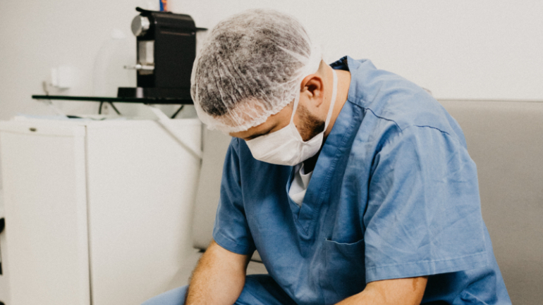 COVID-19. Em Espanha morreu uma pessoa a cada 15 minutos nas últimas 24 horas — a situação é dramática