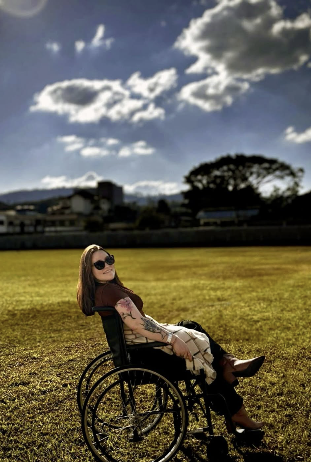 Influencer de 28 anos pondera recorrer a eutanásia. Sofre de uma doença rara que provoca a “dor mais intensa do mundo”  