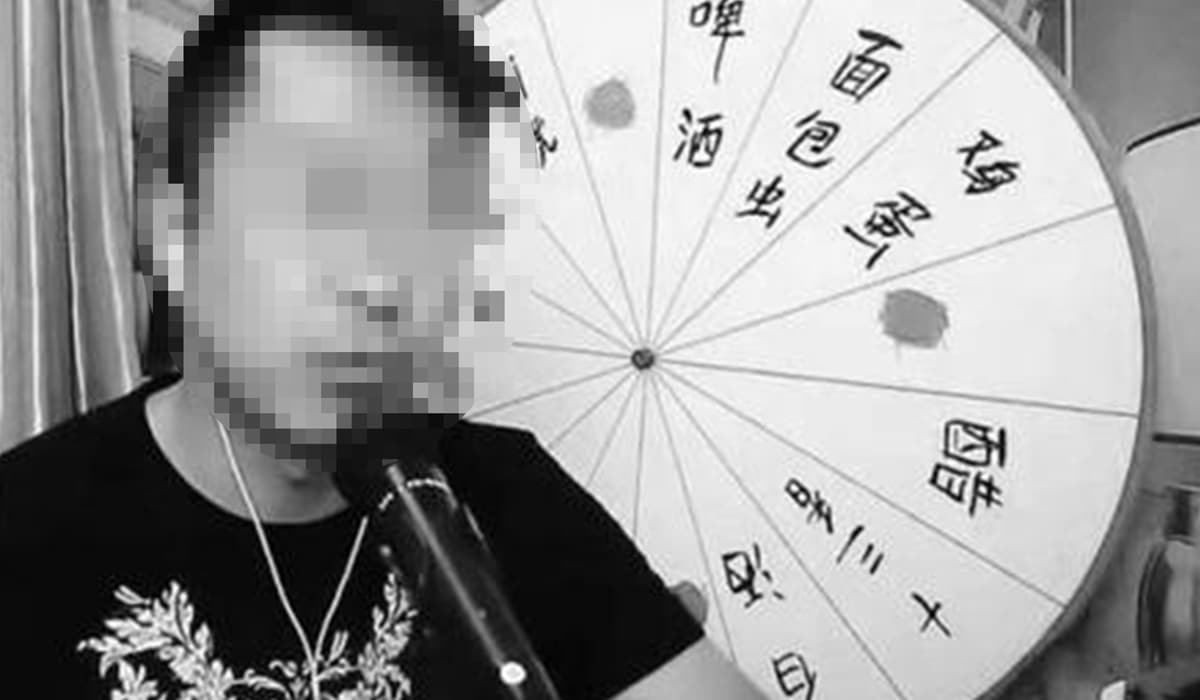 Vlogger morre depois de comer centopeias e lagartixas em direto