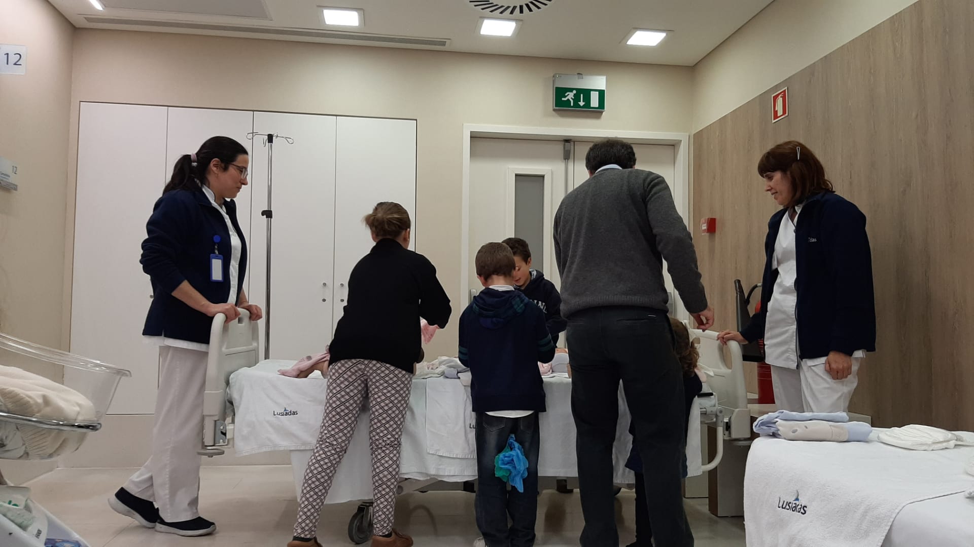 Irmãos mais velhos já podem preparar-se para a chegada do novo membro da família — e até recebem um diploma