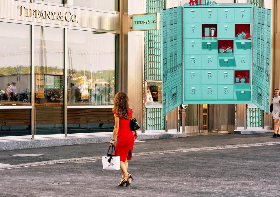 Tiffany apresenta coleção de Natal com calendário do advento de 100 mil euros