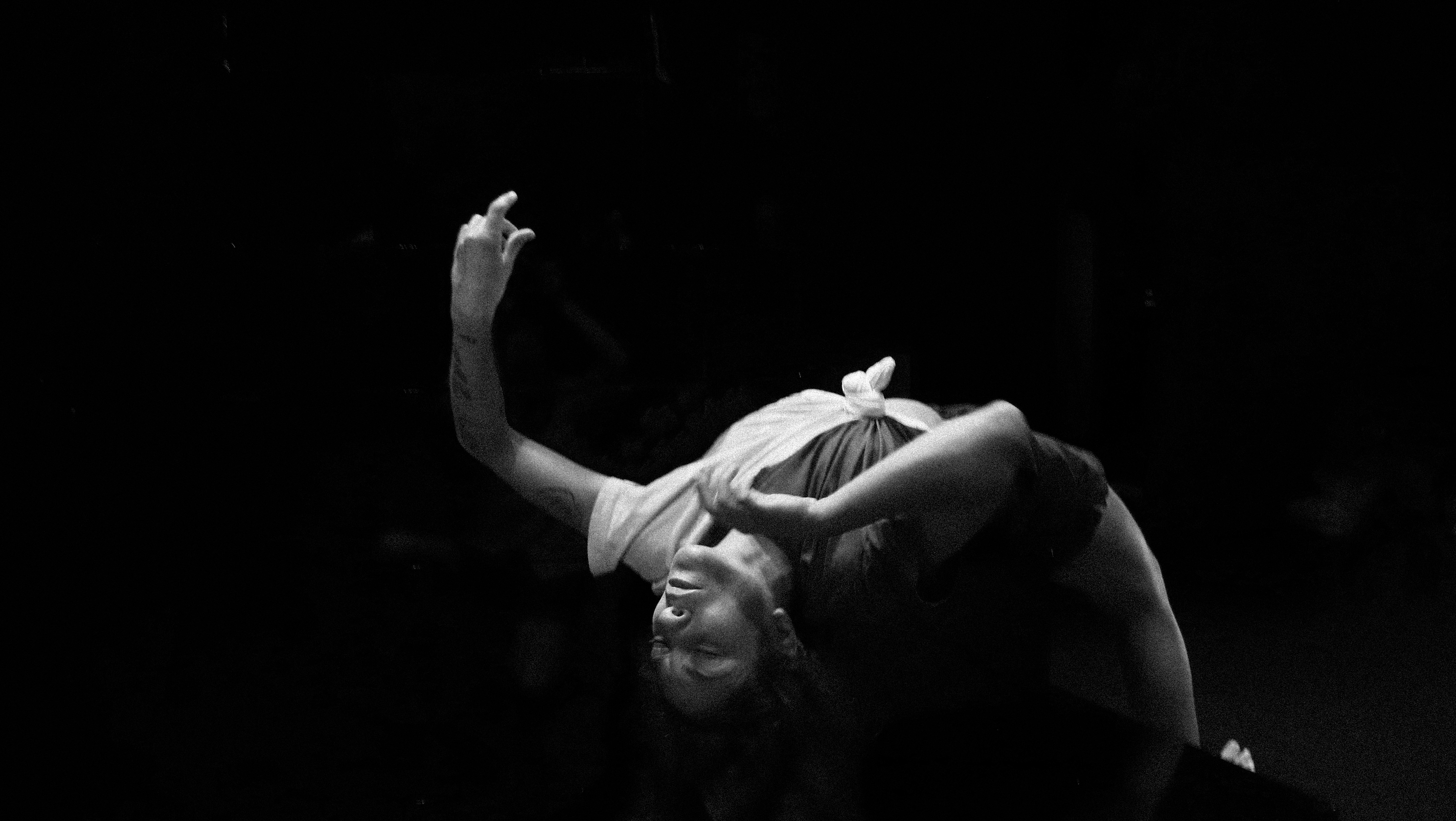 “A Queda de Um Anjo”. Já chegou a Lisboa a peça que convida espectadores invisuais a subir ao palco