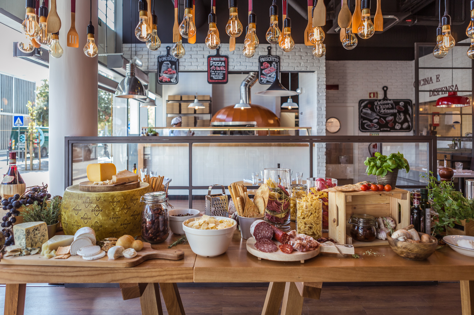 Há um novo restaurante italiano em Lisboa — e a MAGG já foi provar as massas e as pizzas