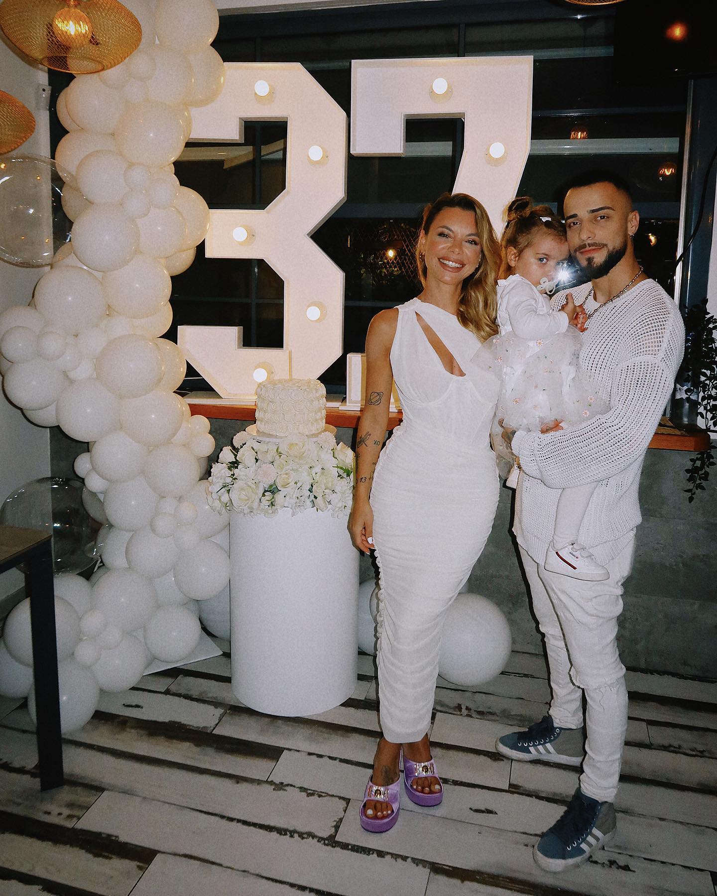 Mel Jordão arrasou com vestido branco no aniversário. Espreite 25 peças dessa cor para o verão (desde 9,99€)