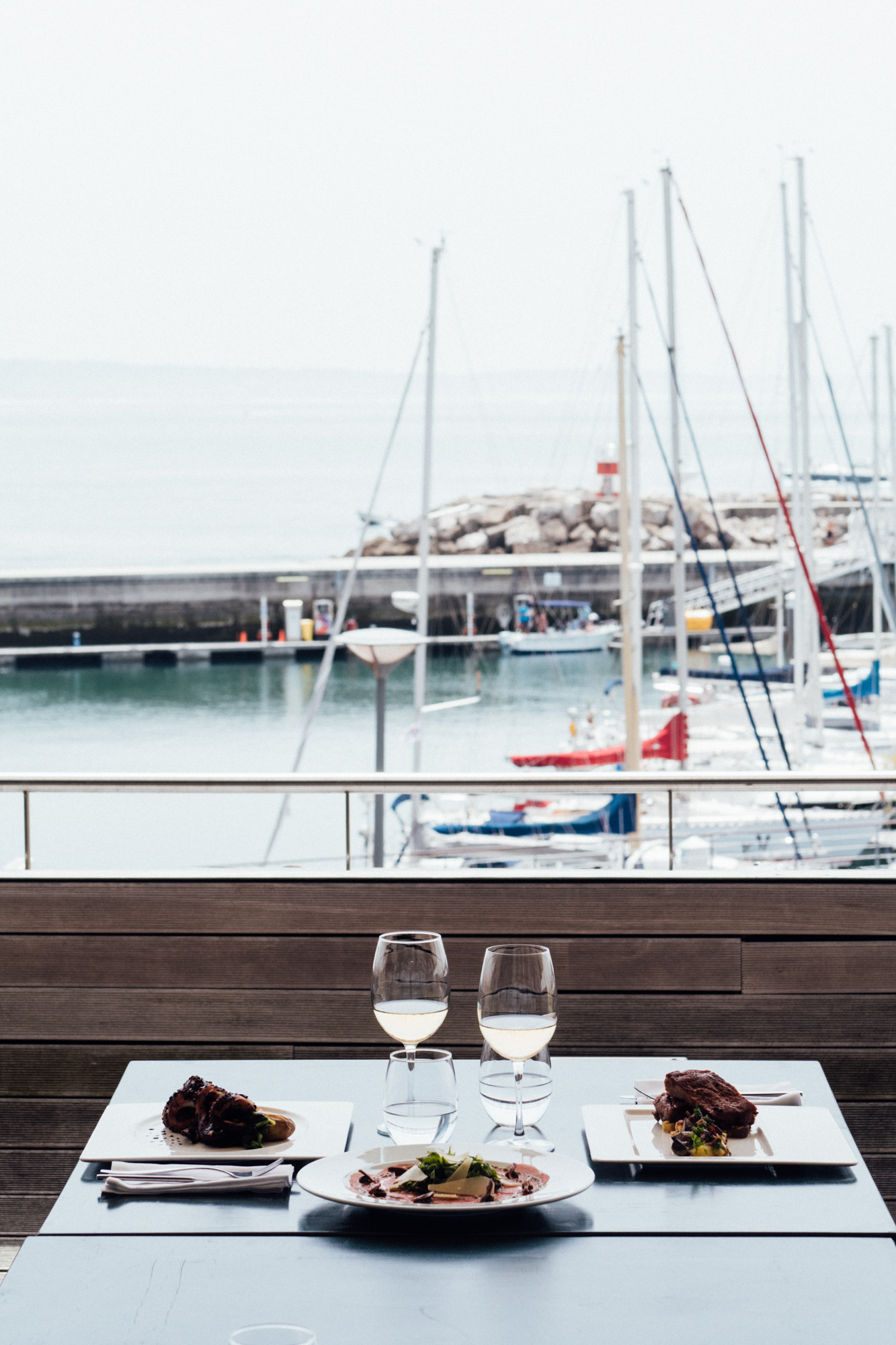 Peixe fresco, vista sobre o Tejo e cocktails. Assim é o Pure, o novo restaurante da Marina de Oeiras