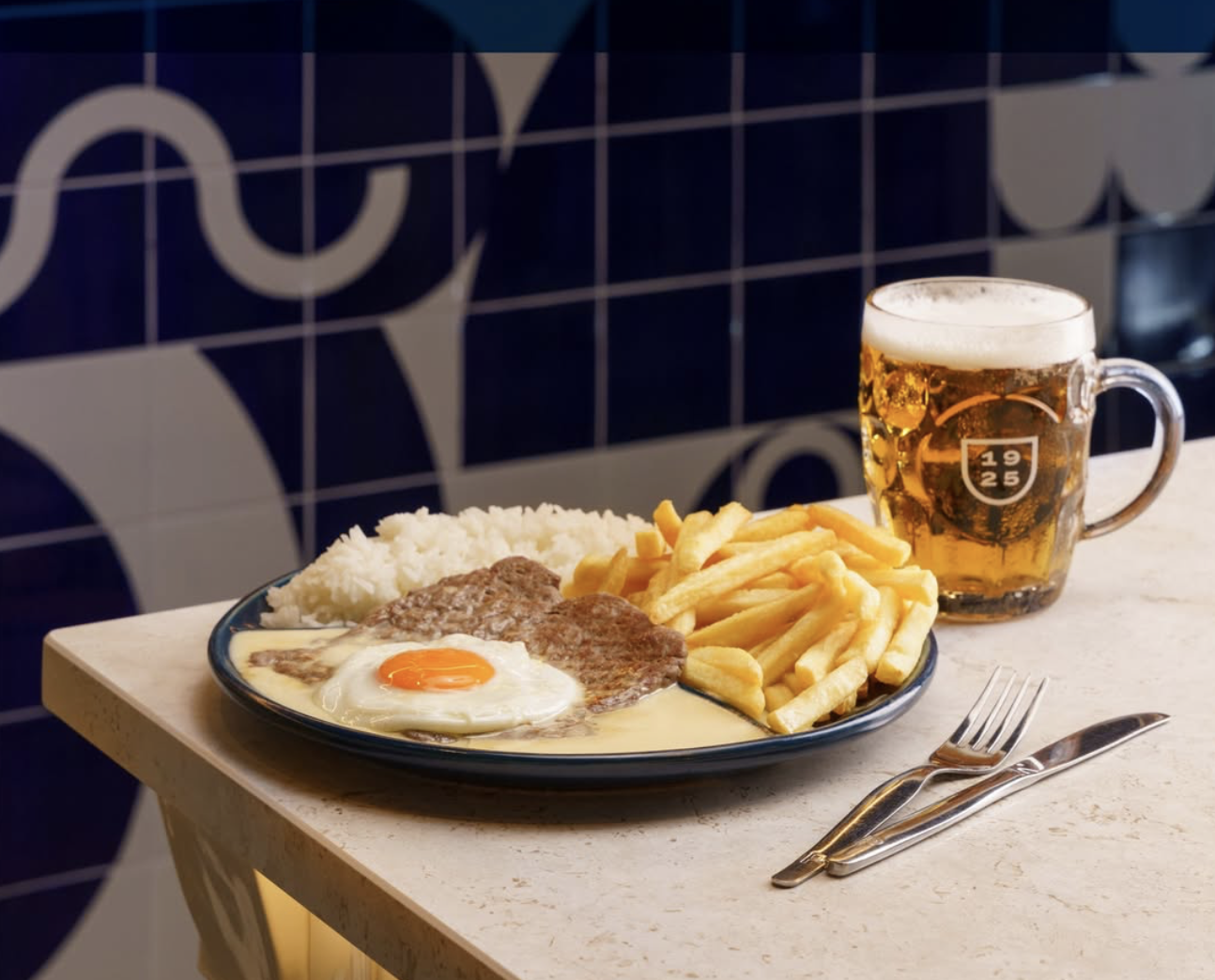 De bife da vazia a espumante. Vai poder entrar no Ano Novo com as delícias da Portugália (e até há DJ)