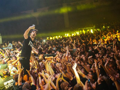 Christopher Wylie. “Se conseguimos legislar a energia nuclear, porque não conseguimos legislar a merda da internet?”