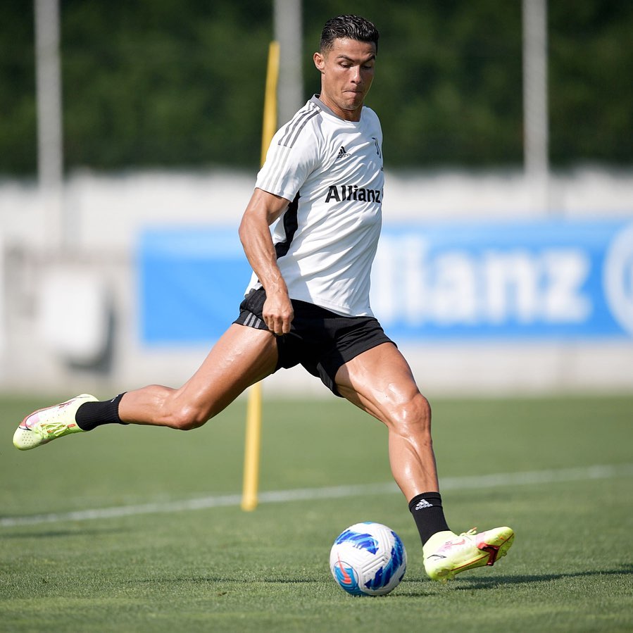 É oficial: Cristiano Ronaldo regressa ao Manchester United