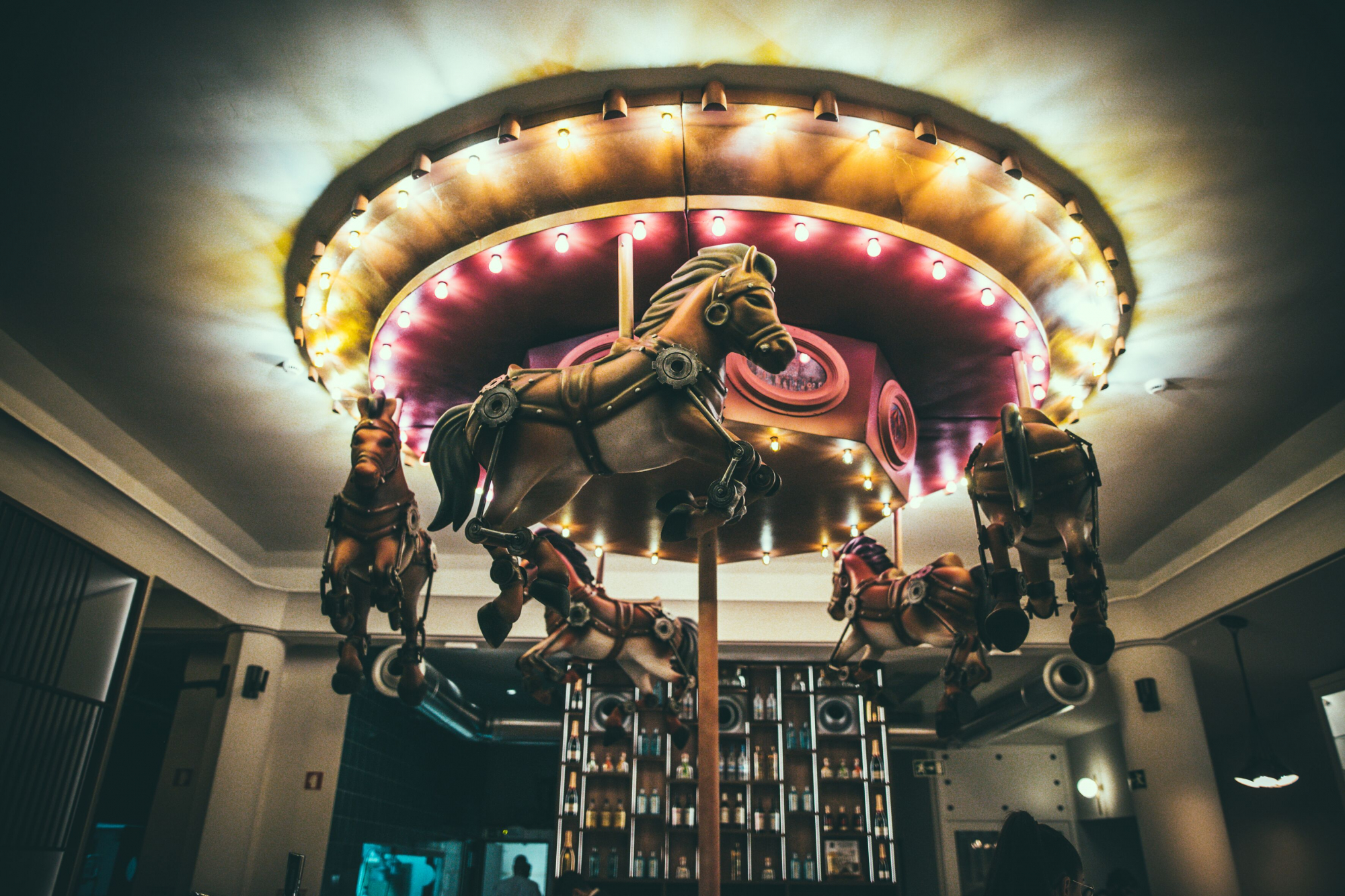 Tetto. O novo grande restaurante de Lisboa onde há DJ, cocktails e uma varanda sobre o Tejo