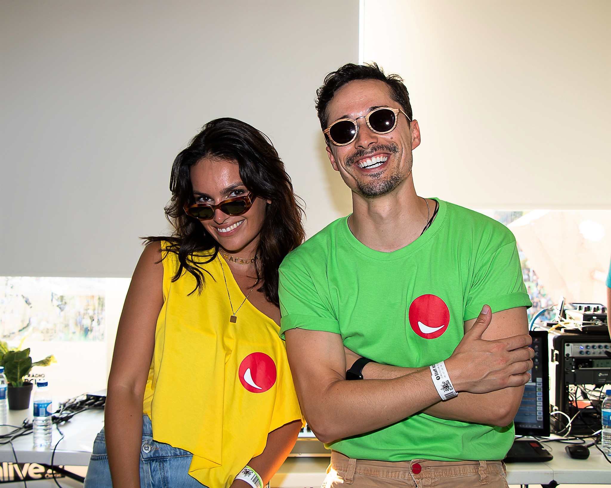 Mafalda, João Paulo, 35ºC à sombra e um palmier. Invadimos os estúdios da Comercial no Alive