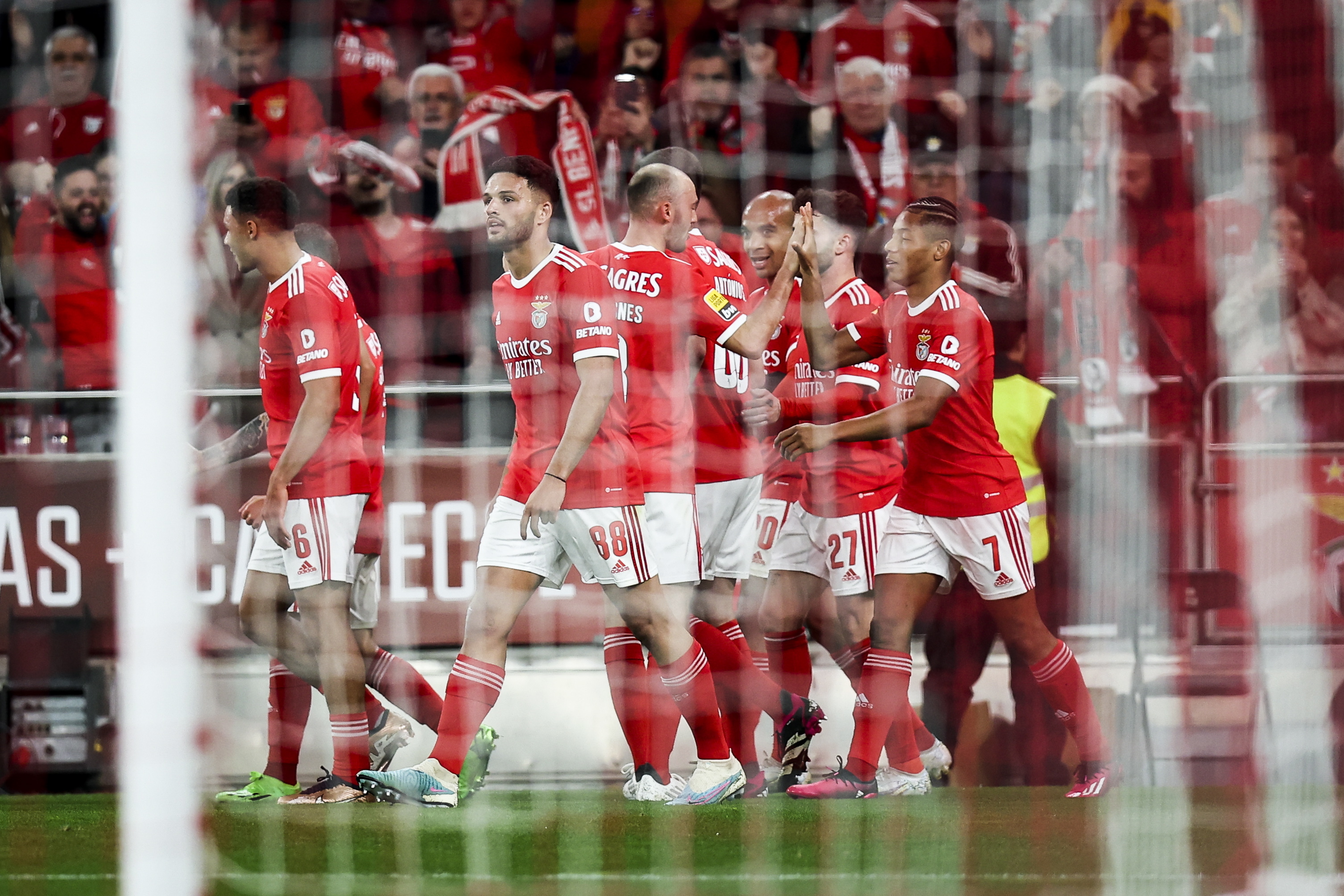 Benfica 2-0 Estrela Vermelha :: Resumos :: Vídeos 