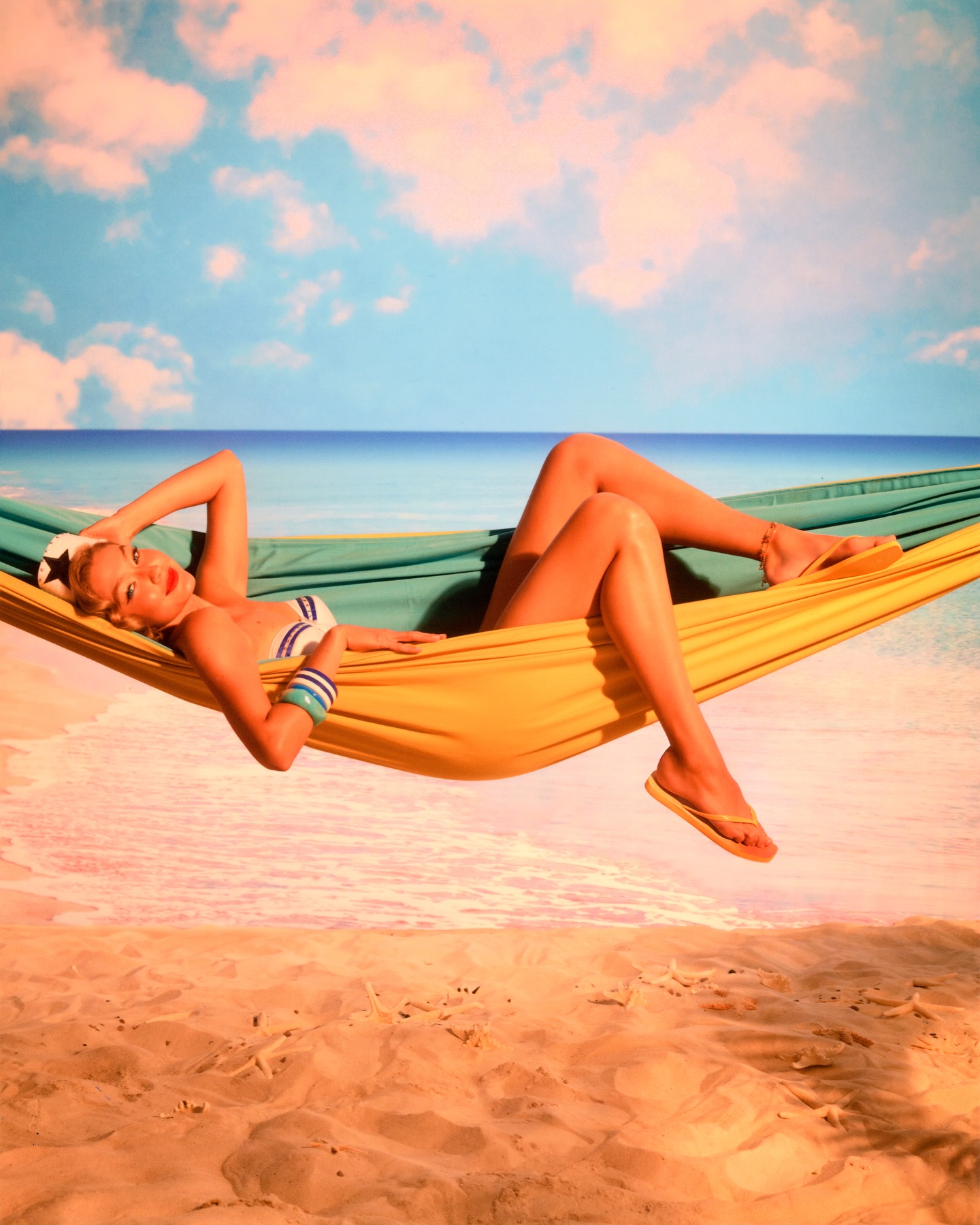 As novas Havaianas assinadas por Gigi Hadid dão vontade de ir já para a praia. Veja os modelos