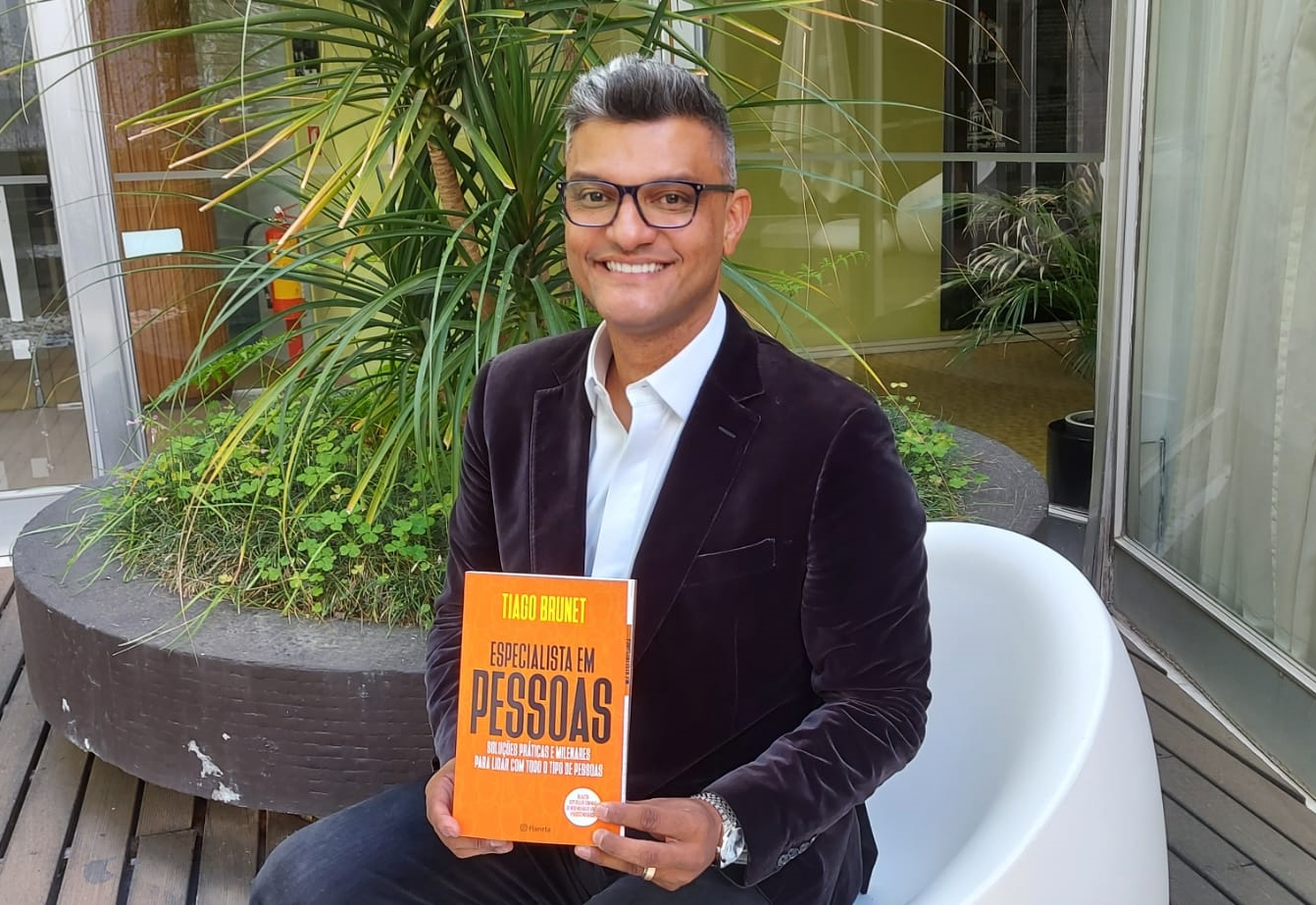 Quem é Tiago Brunet, o influencer espiritual que é seguido por 4 milhões de pessoas?