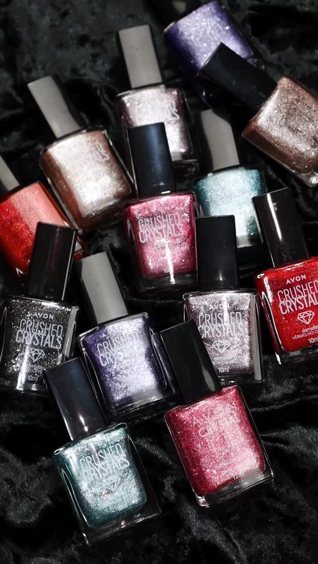 Brilho nunca é demais. 10 vernizes cheios de brilhantes perfeitos para as festividades