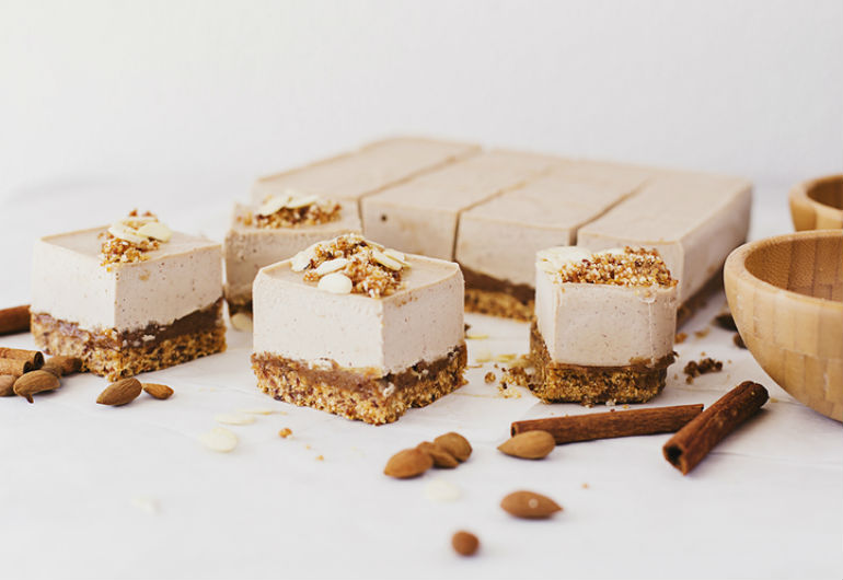 Receita saudável. Como fazer um Cheesecake saudável vegano de amêndoa e caramelo