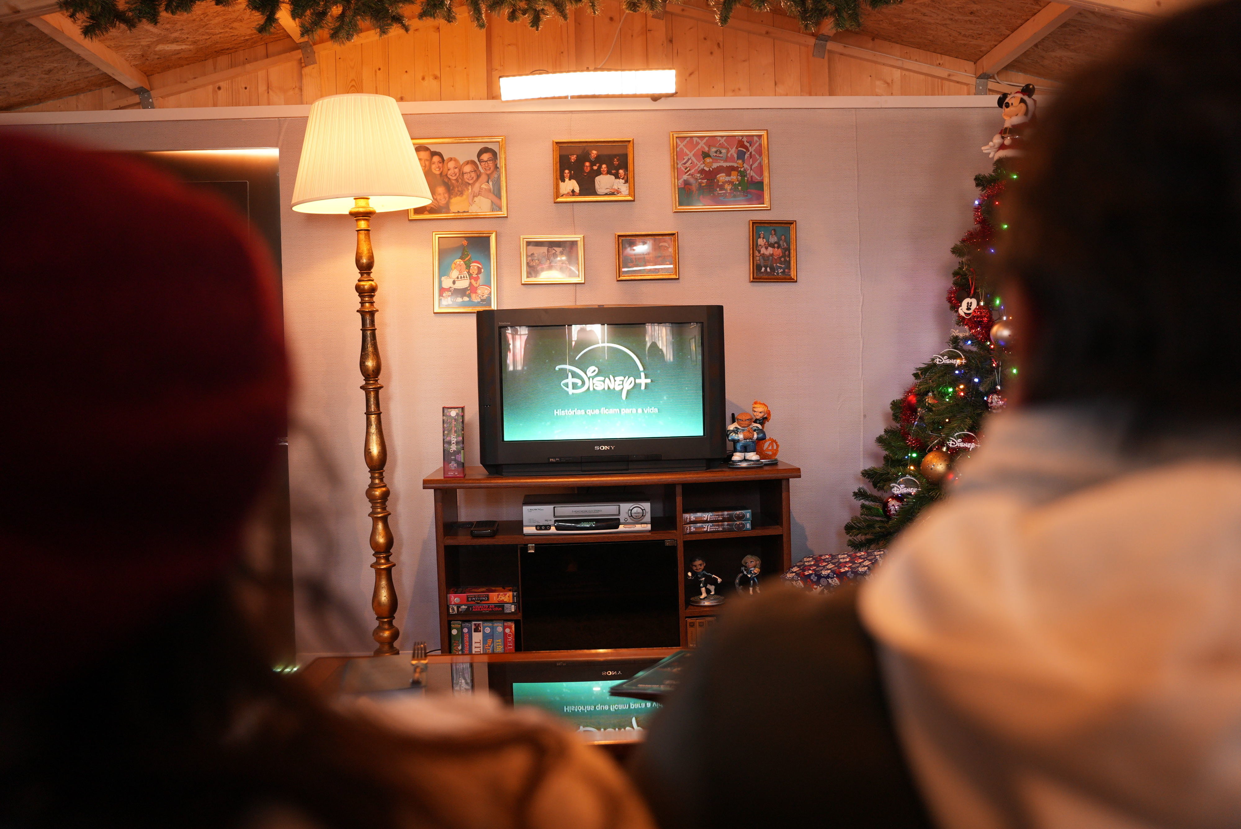 A cabana mágica do Disney+ no Wonderland Lisboa leva quem por lá passa numa viagem nostálgica. Entenda