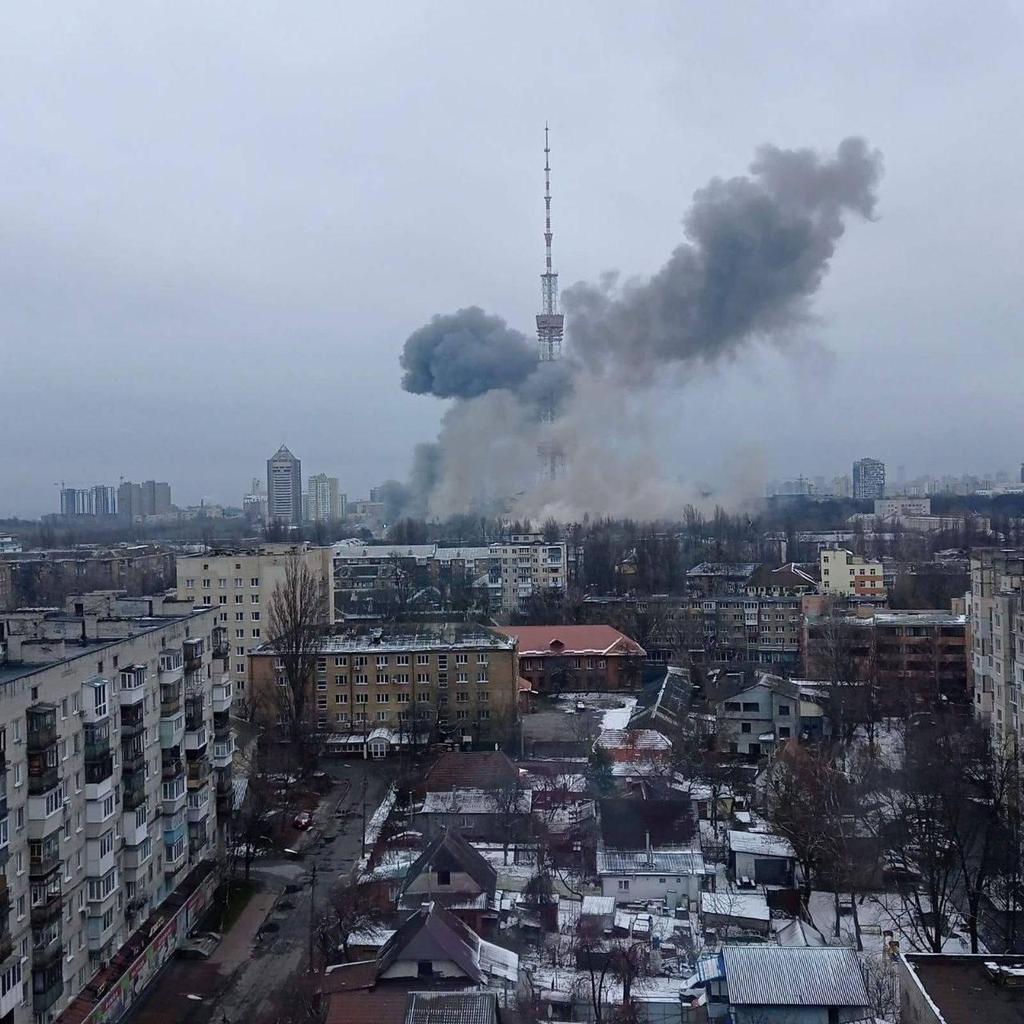 Ataques em Kiev (com míssil russo a atingir torre de TV) e Kharkiv fizeram pelo menos 18 mortes