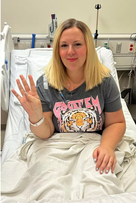 Mulher de 27 anos passou meses com sintomas inexplicáveis. Descobriu um tumor com mais de 15 centímetros