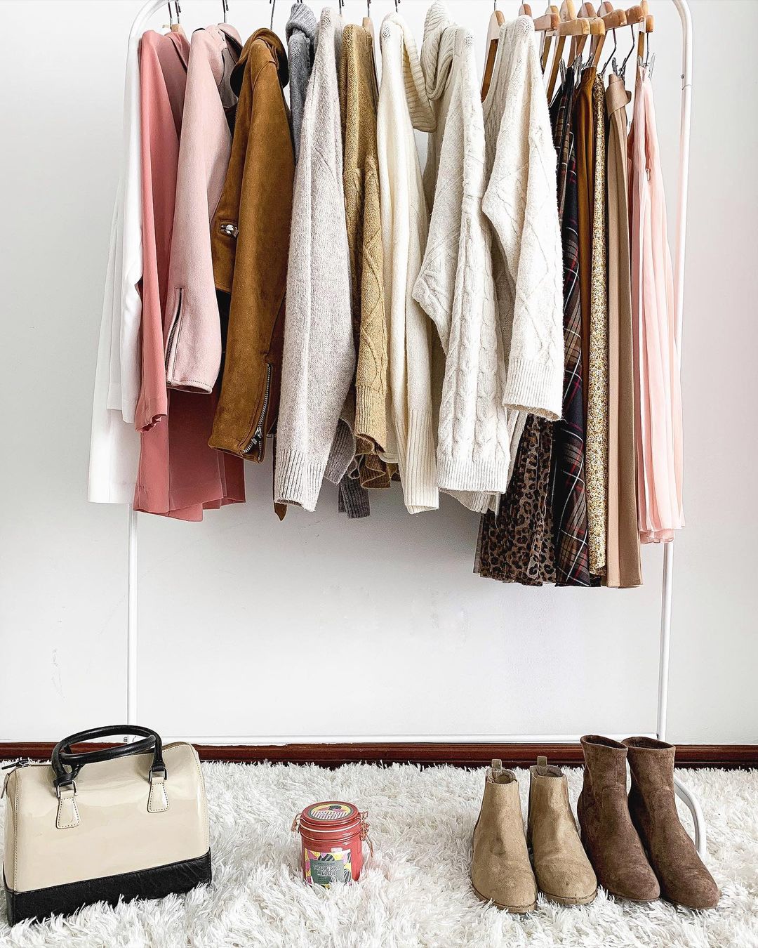 Armário cápsula. O que é, para que serve e como pode fazer o seu