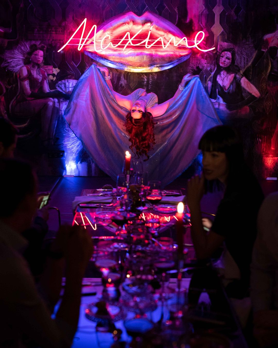 As noites extravagantes de cabaret voltaram ao Maxime. Veja quais são os próximos espetáculos