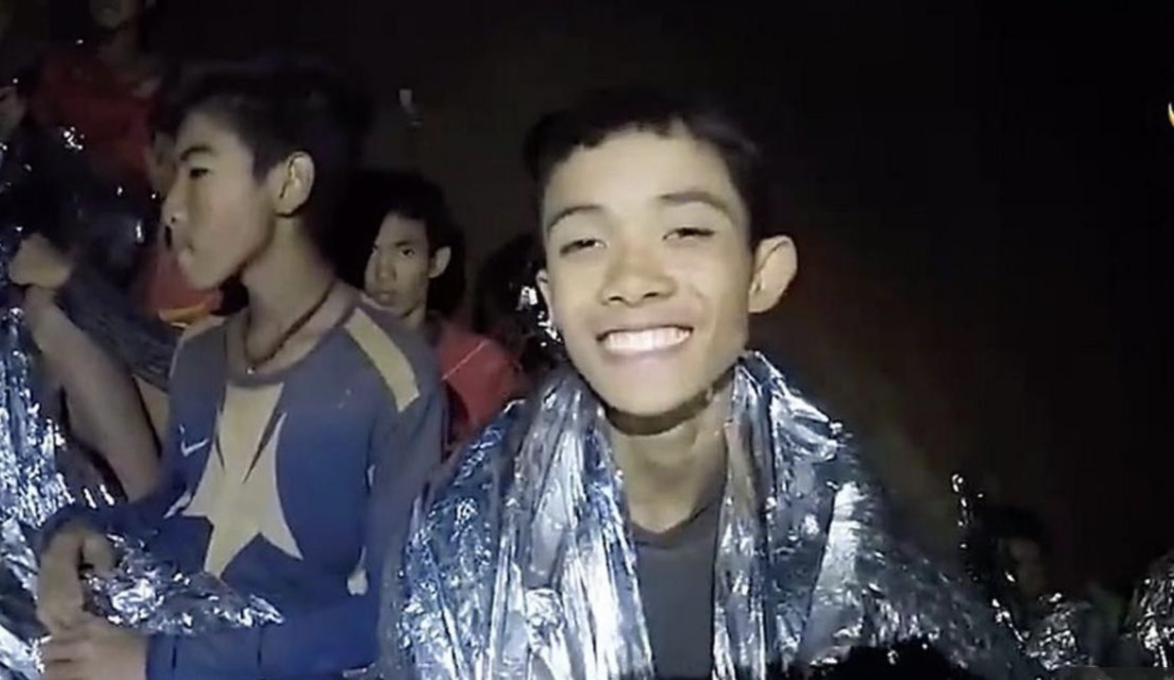 Morreu capitão da equipa de futebol que ficou presa numa gruta na Tailândia em 2018. Tinha 17 anos