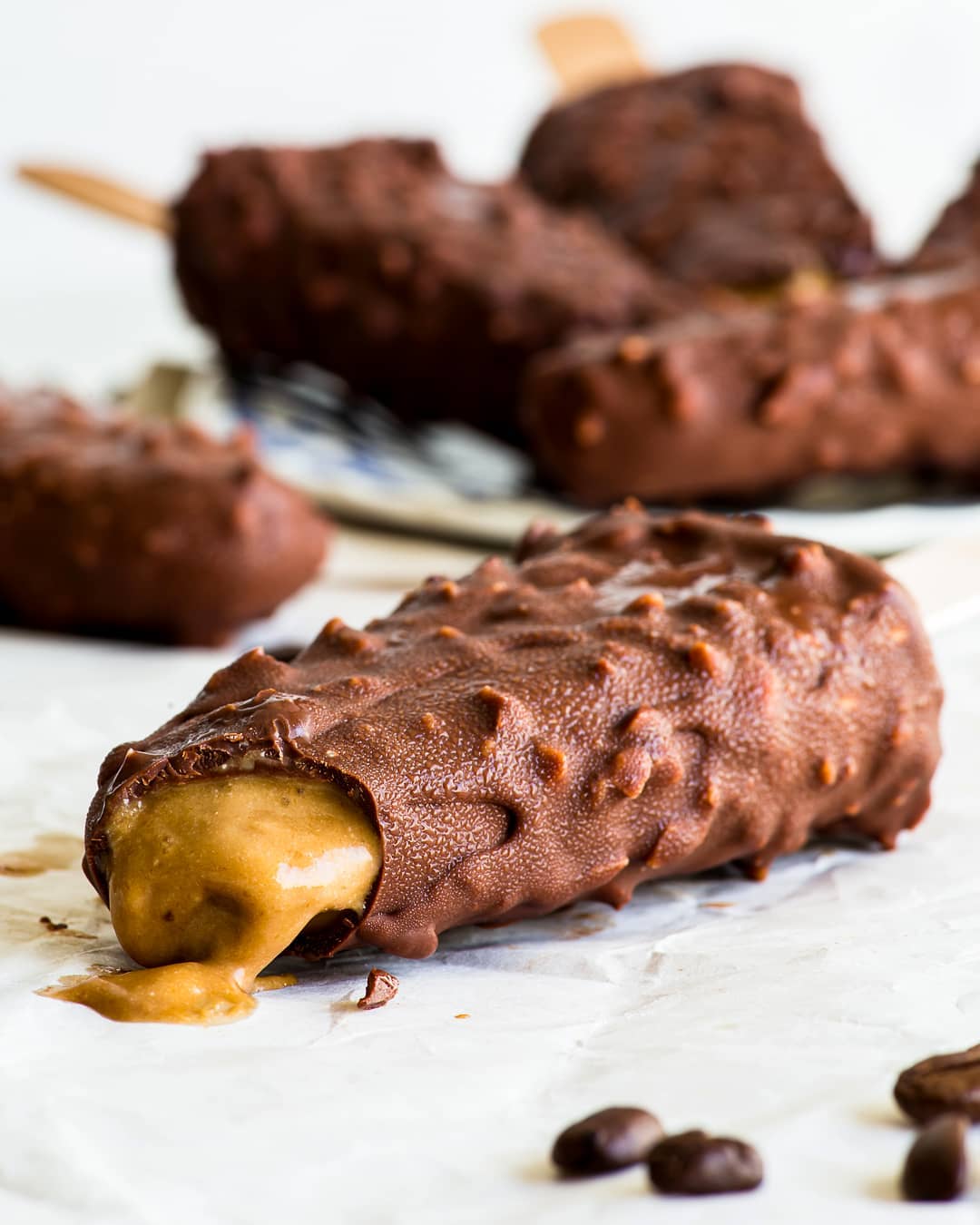 Magnum de amêndoa caseiro com sabor a café. Veja a receita que vai ter de fazer este verão