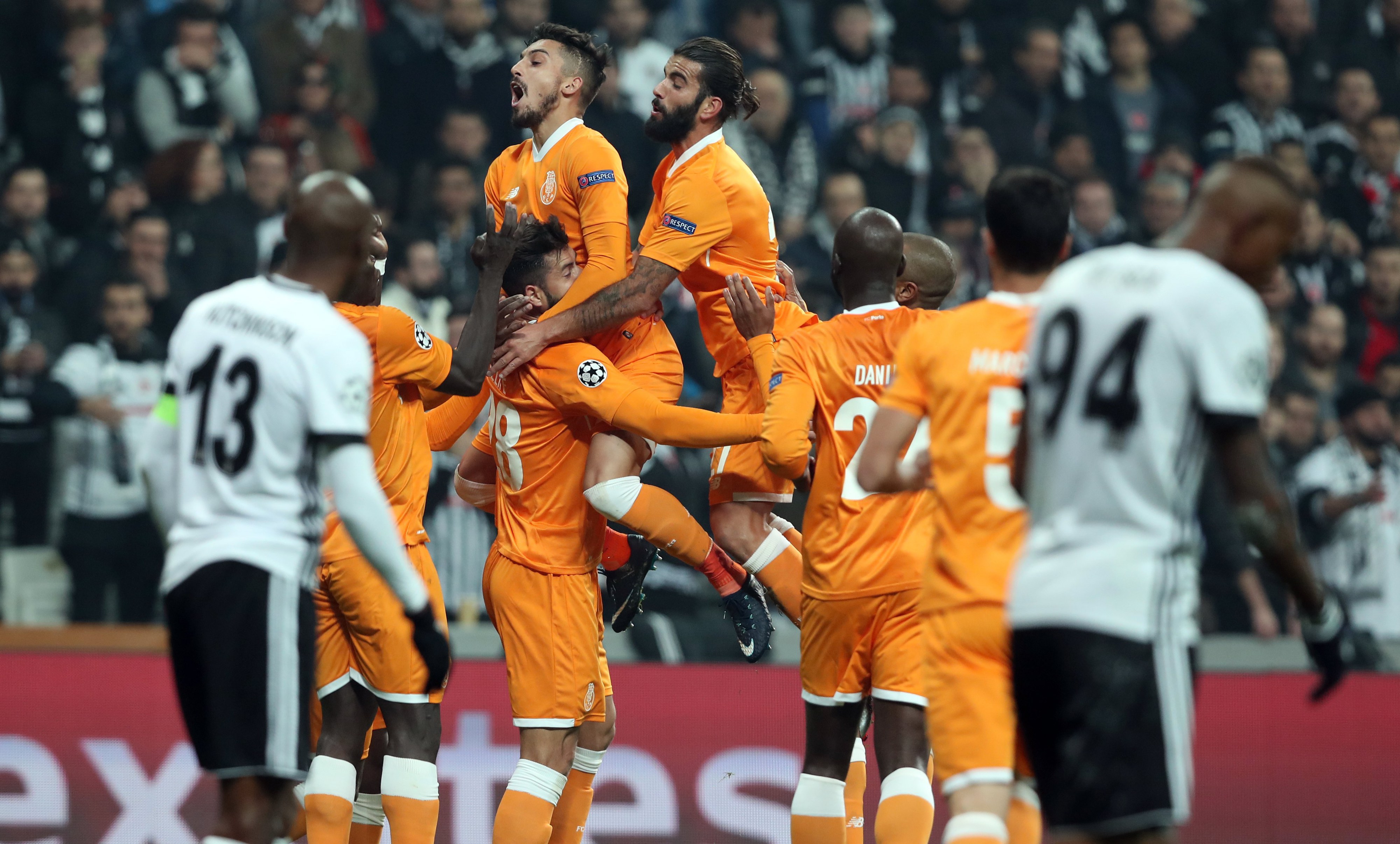 Besiktas empata com Porto e avança na Liga dos Campeões como líder do grupo