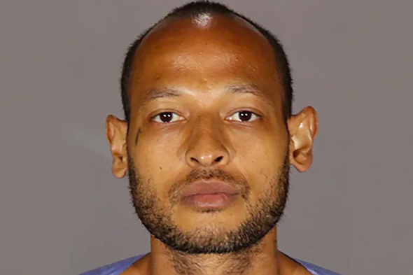 Este homem é conhecido por cheirar rabos de mulheres. Foi apanhado a fazê-lo novamente (e preso)