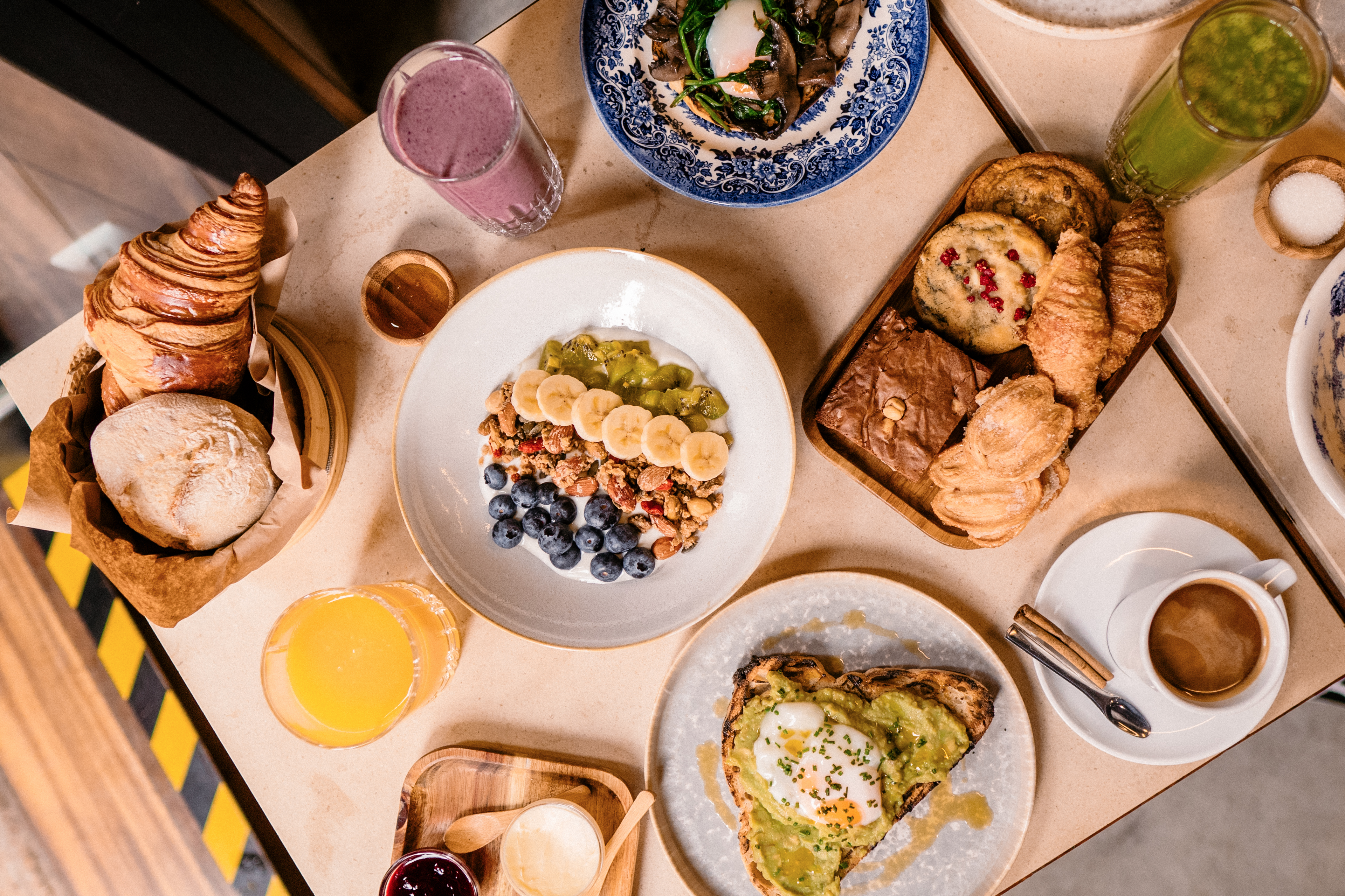 Campo de Ourique recebe brunch com panquecas e copos de vinho