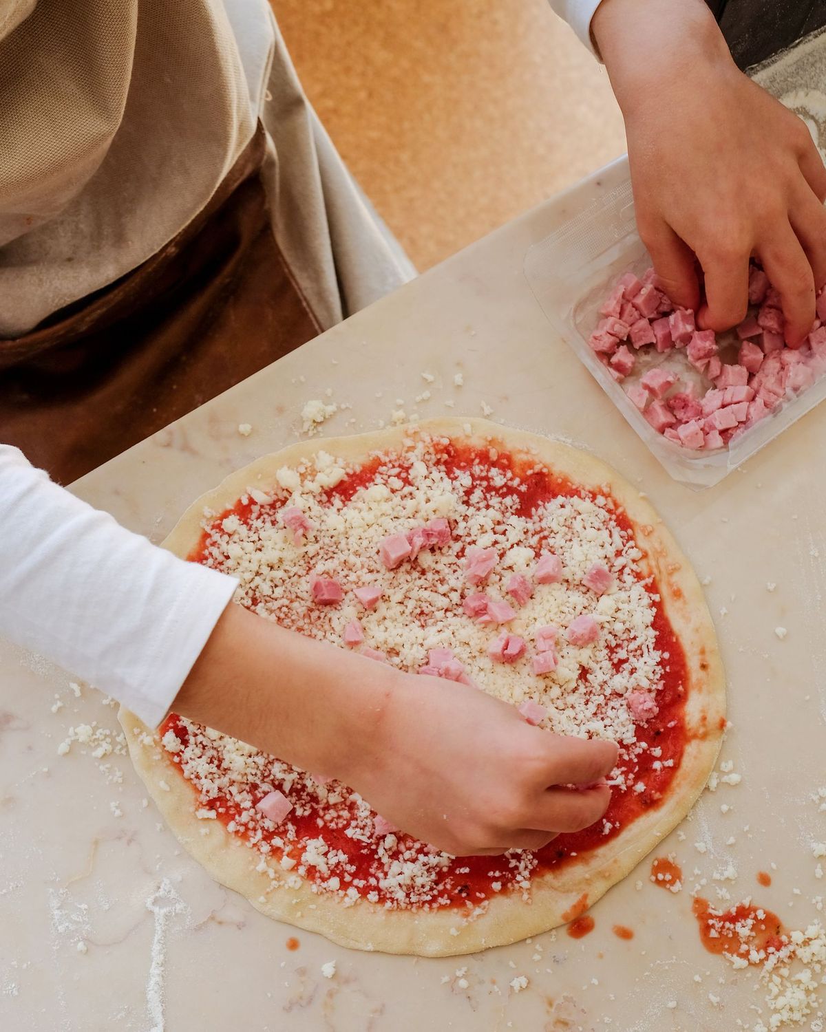 Um restaurante para comer em casa e mascarar os miúdos de pizzaiolos com o kit do Non Basta