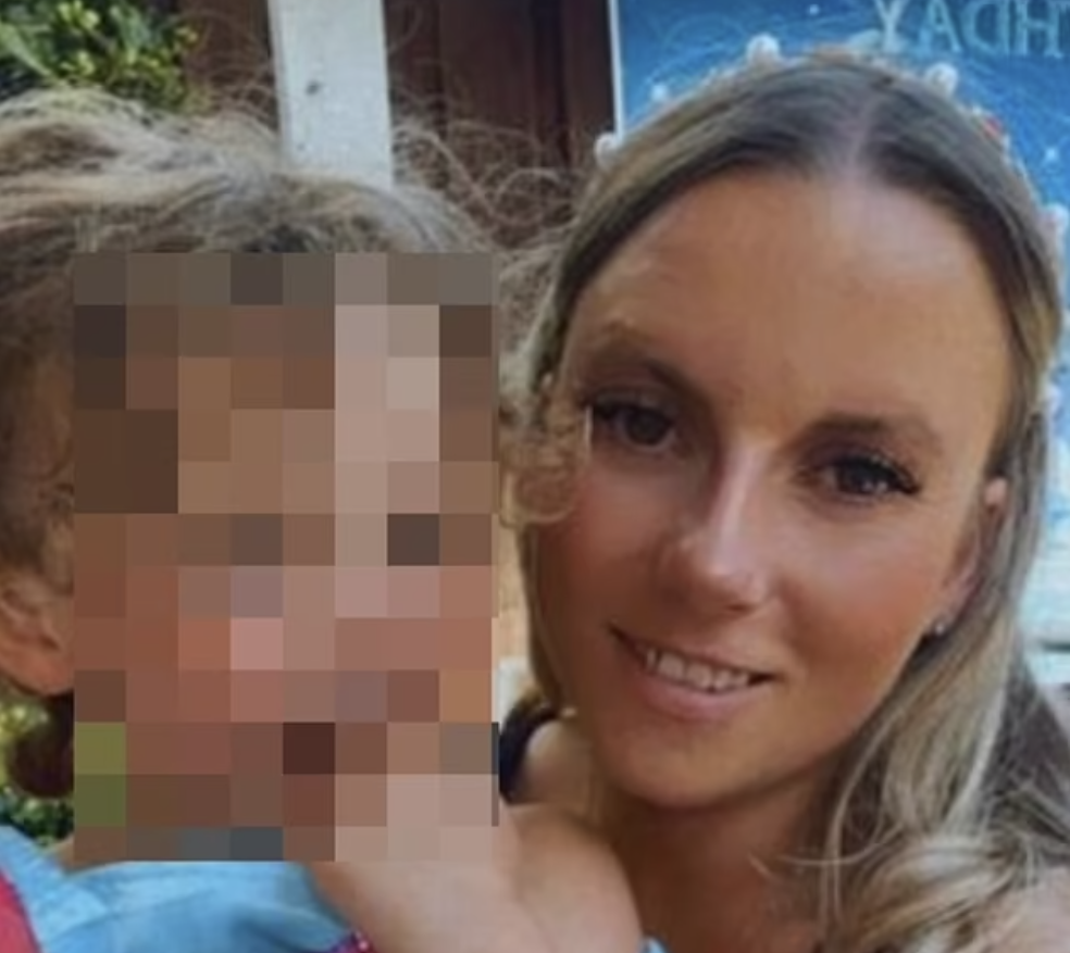 Polícia investiga morte misteriosa desta mãe fit de 29 anos. Nicole morreu no sofá ao lado da filha de 3 anos