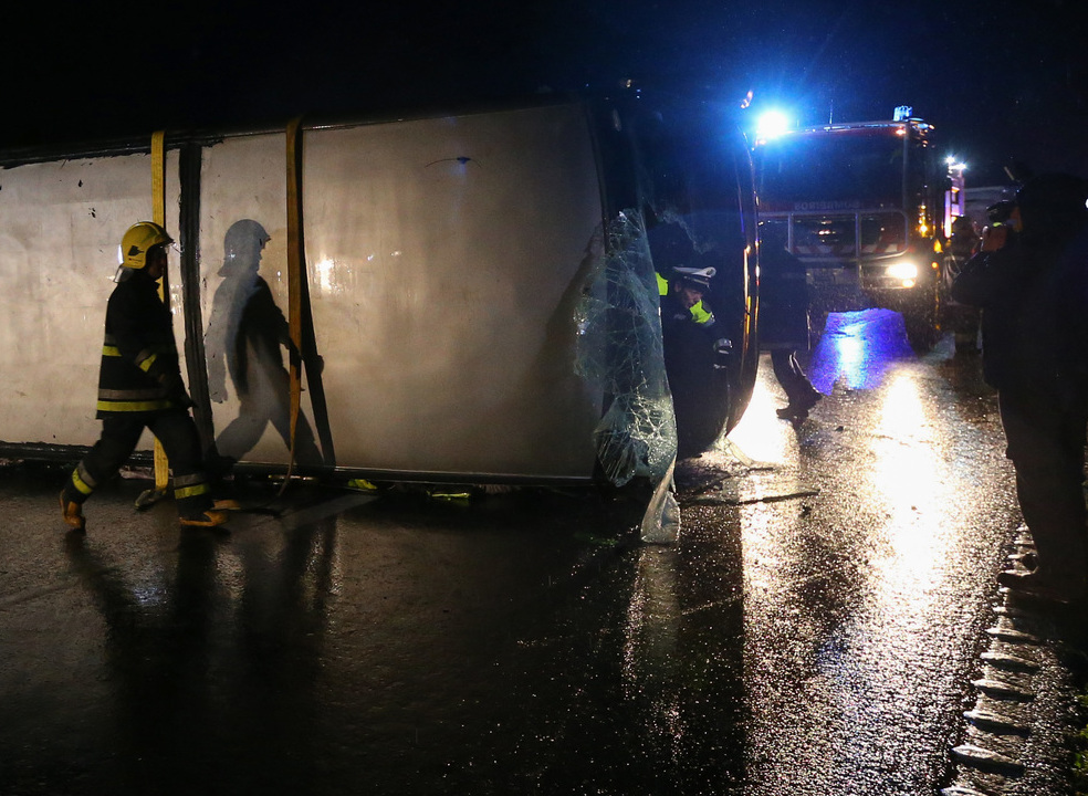 Um rapaz de 18 anos morreu e 30 pessoas ficaram feridas no despiste de um autocarro em Nisa