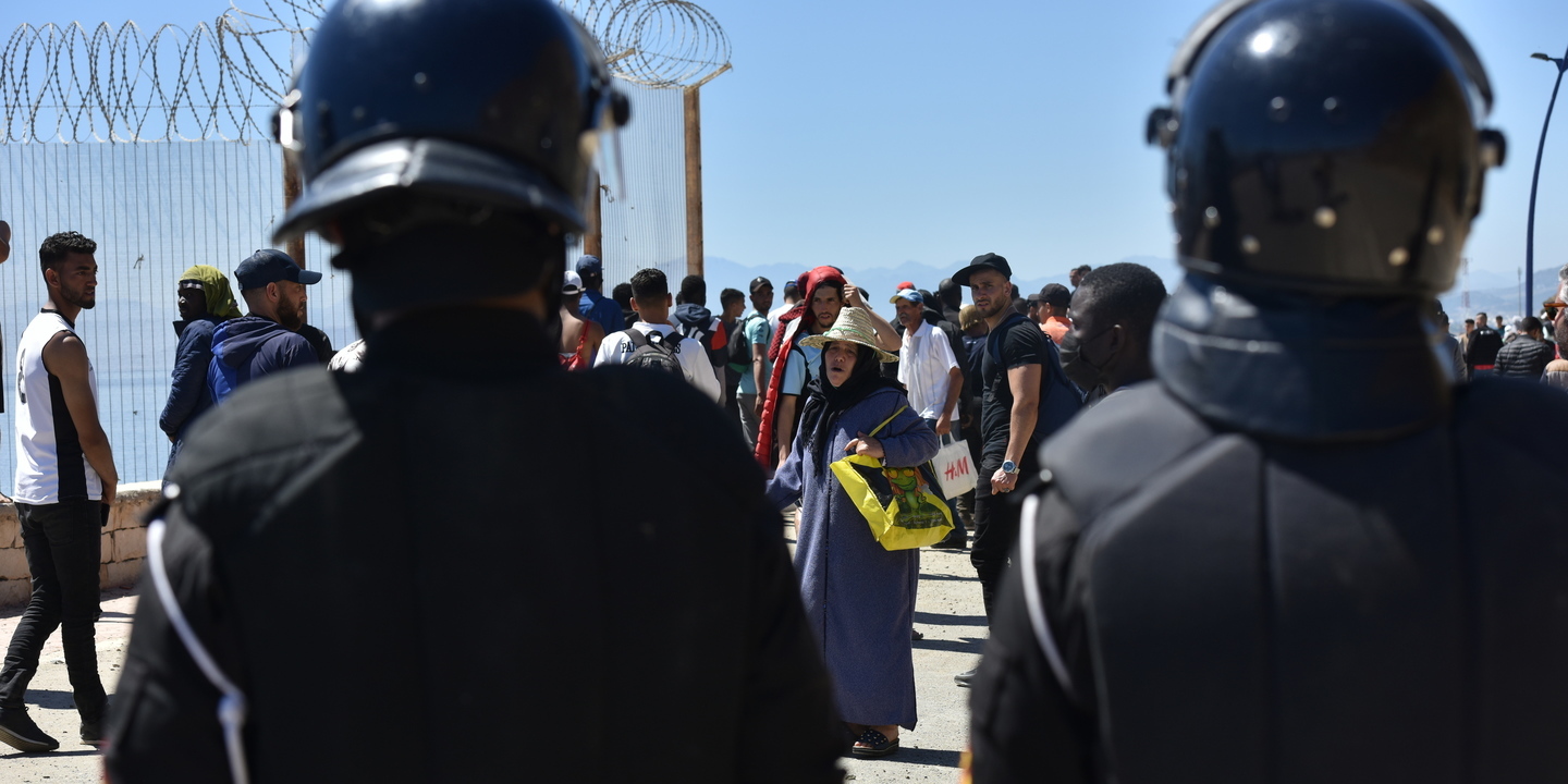 Forças de segurança receberam ordem para não travar migrantes em Ceuta