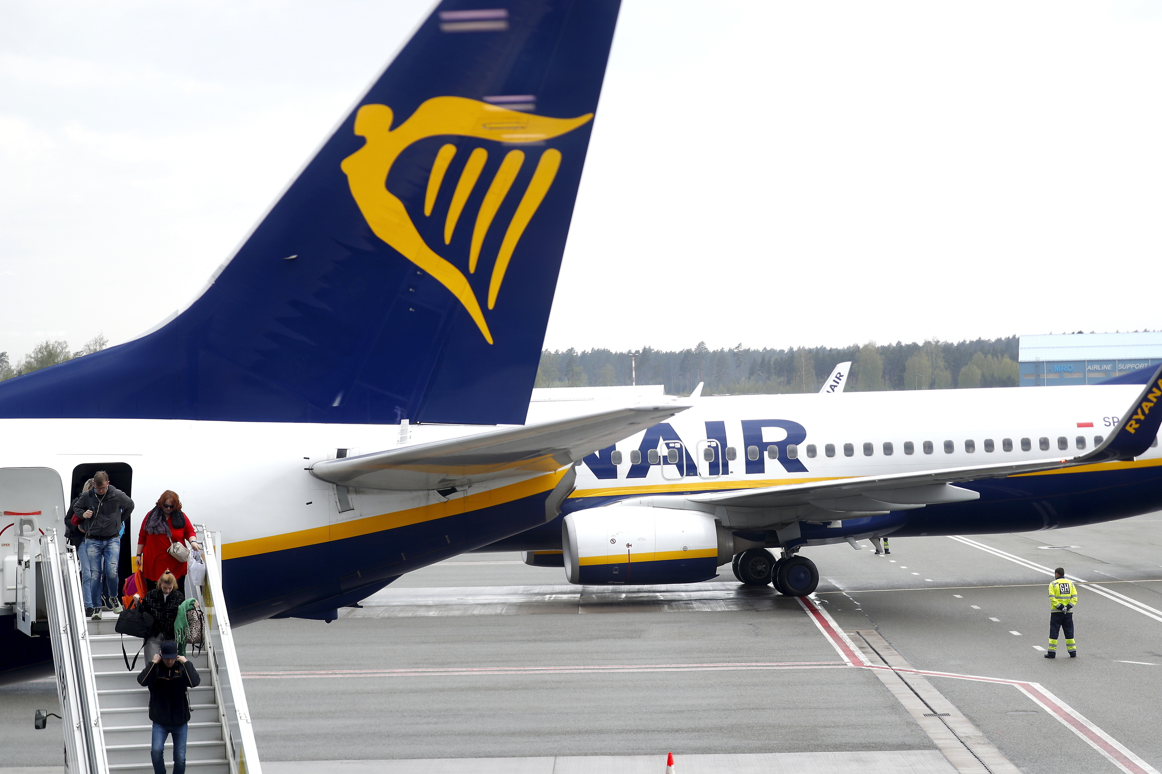 Ryanair investigada por cobrar aos pais para viajarem sentados ao lado dos filhos