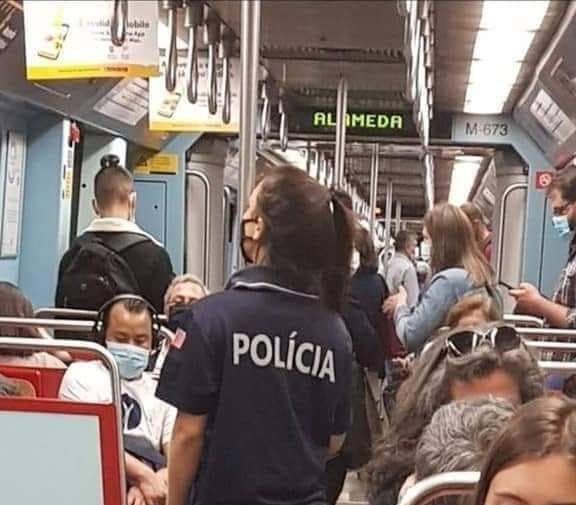 Rapariga que vestia camisola da PSP é procurada. Uso de farda oficial é considerado crime