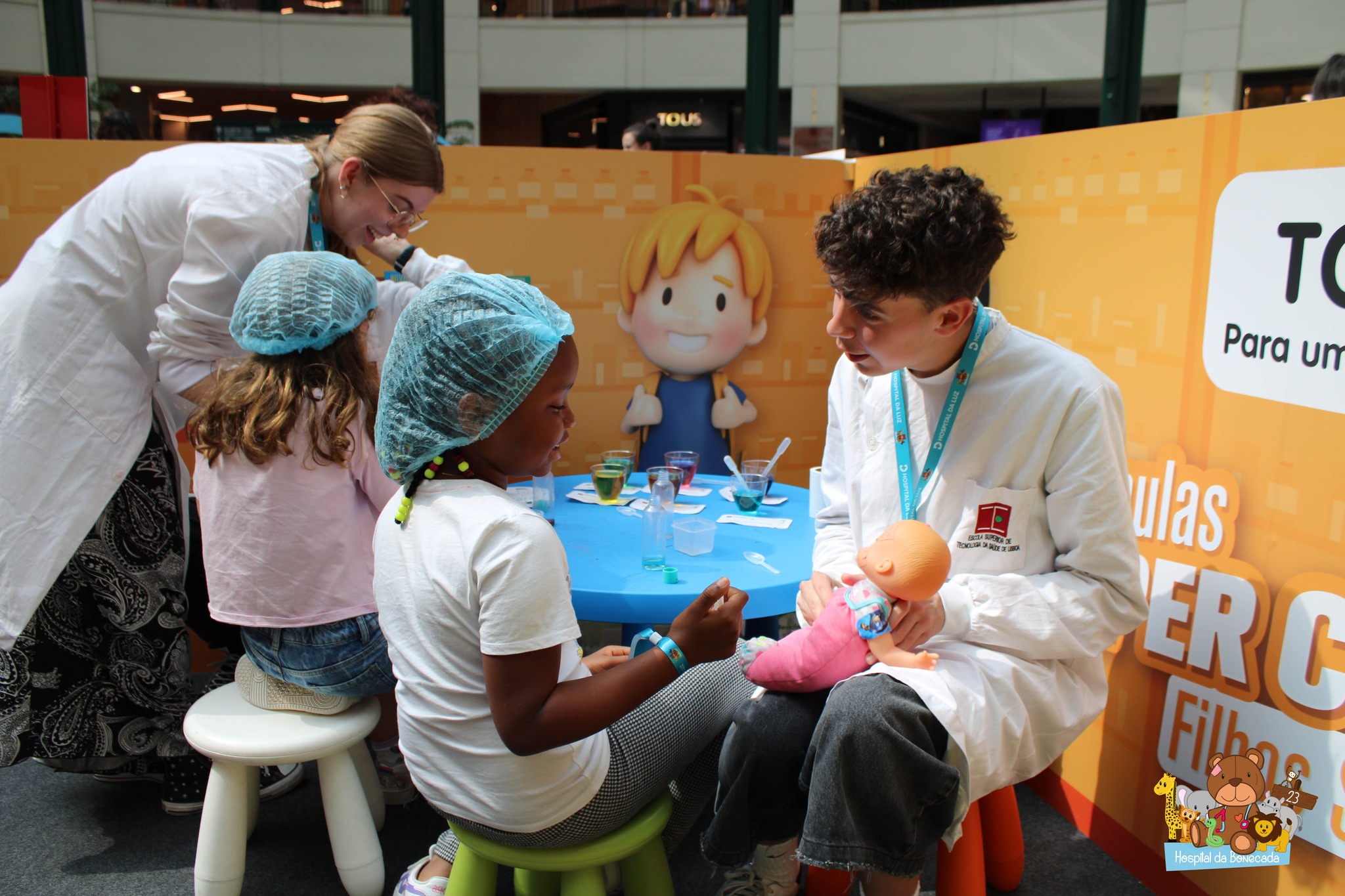 Crianças vão poder levar os bonecos ao médico no Colombo. Veja quando começa o Hospital da Bonecada