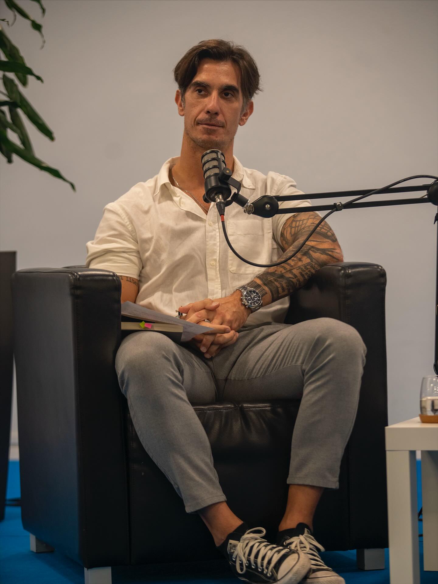 Escritor português diz que o Brasil tem muitos “veados” e gera polémica no país. Saiba tudo