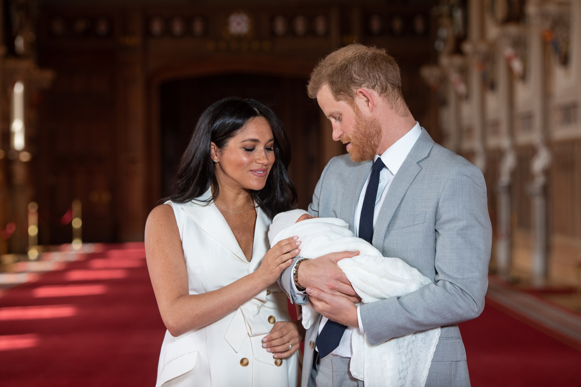 Porque é que Archie tem um apelido diferente de Meghan e Harry?
