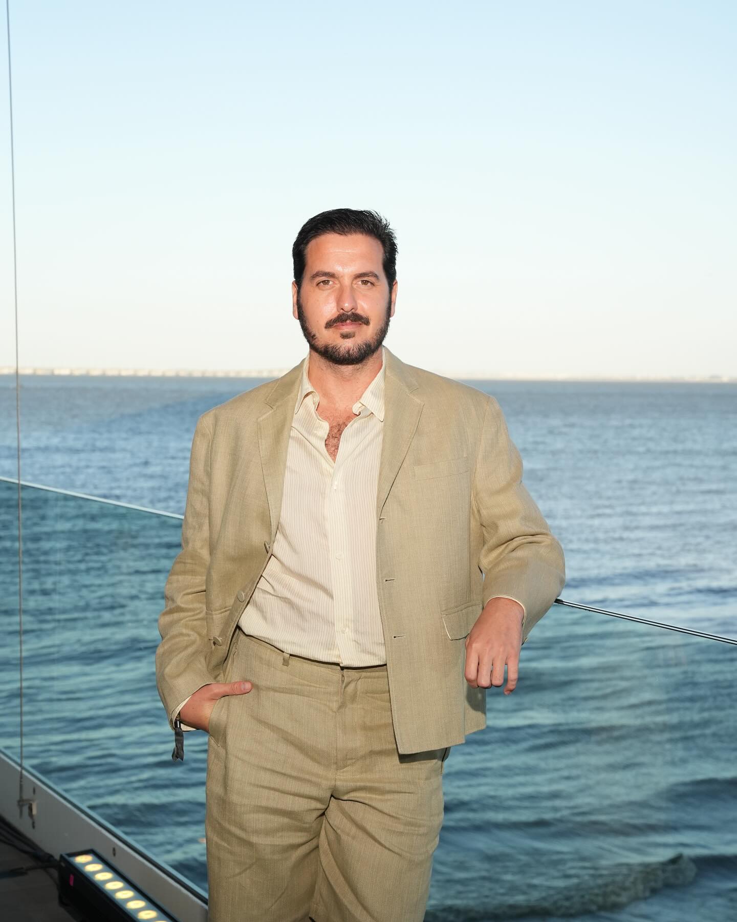 António Bravo agredido em shopping por causa de David Diamond. Comentador conta tudo o que se passou