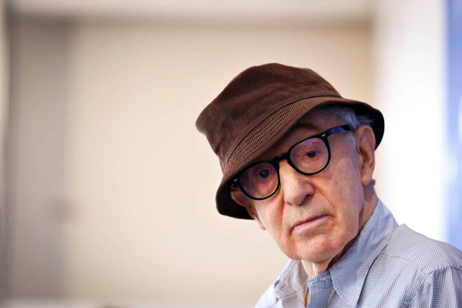 Últimos filmes, abusos sexuais e cultura de cancelamento. Woody Allen fala sobre os seus últimos anos como cineasta