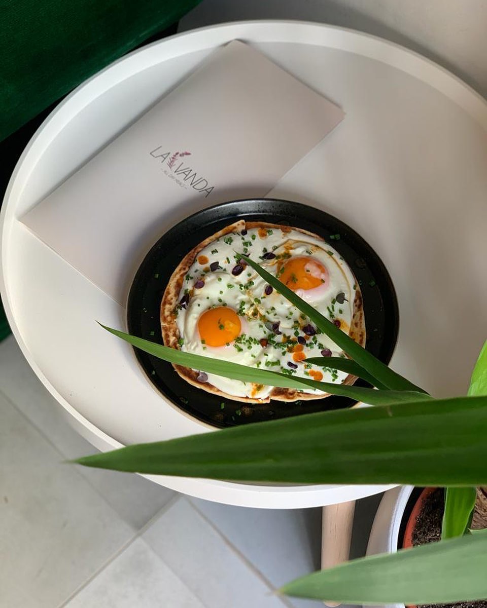 Lavanda. O novo brunch em Lisboa com ovos turcos e croissants caseiros para qualquer hora