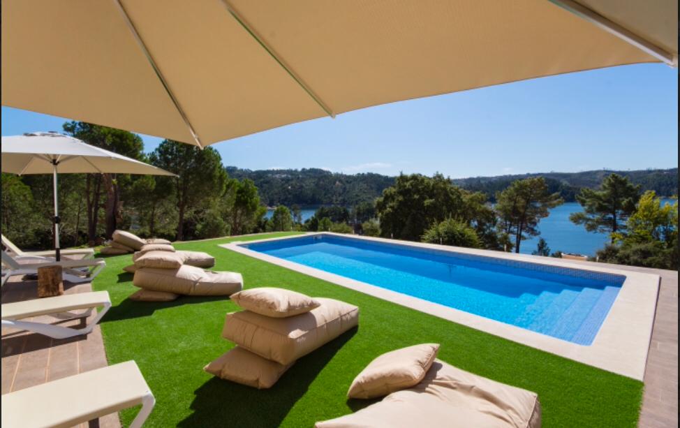 Pequeno-almoço sem buffet, fazer a cama e piscina com lugares marcados. Como é voltar a dormir num hotel em tempos de COVID-19?