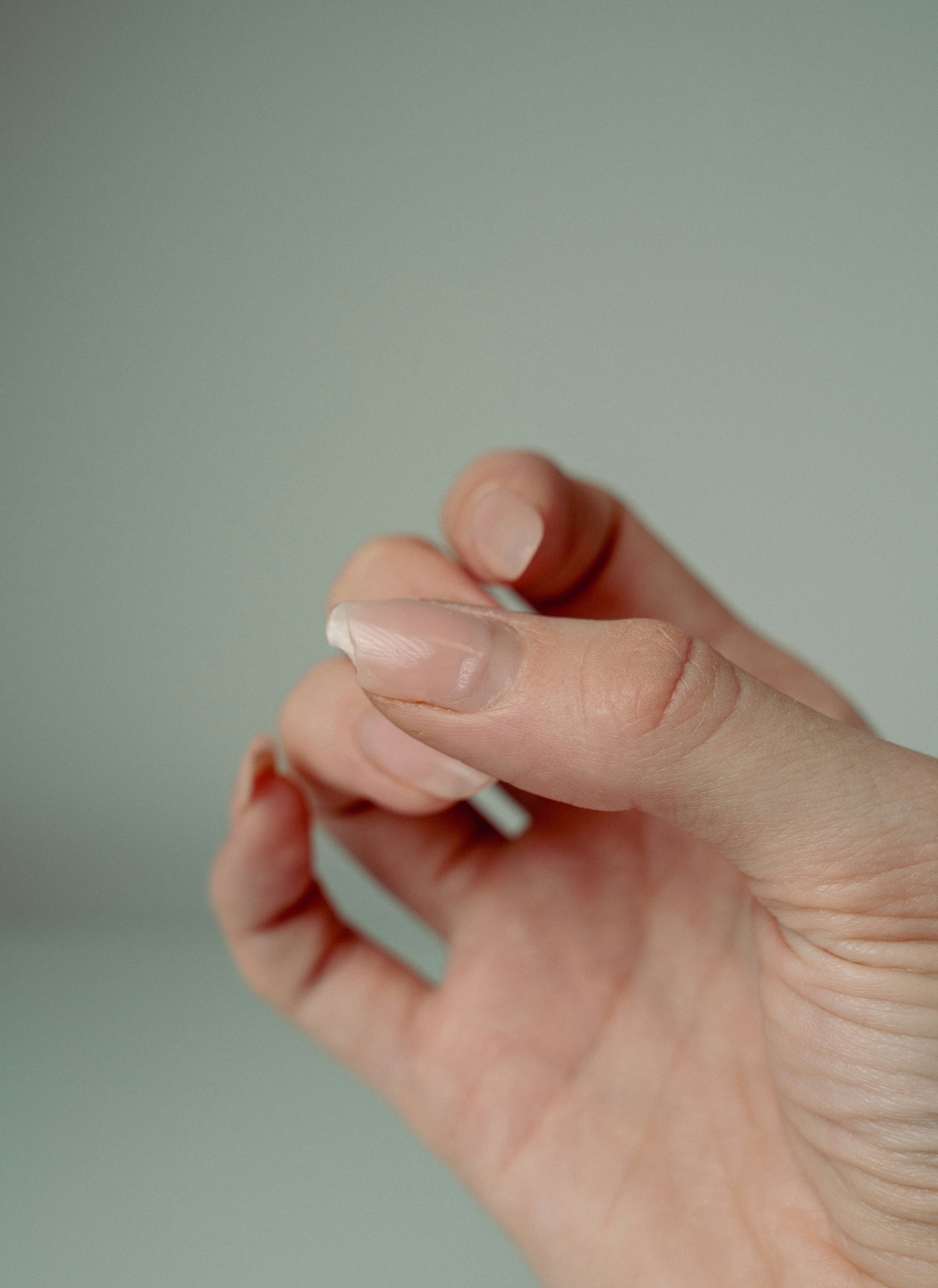 Adeus, quebras. Este novo produto promete reparar unhas partidas em segundos e sem arruinar a manicure