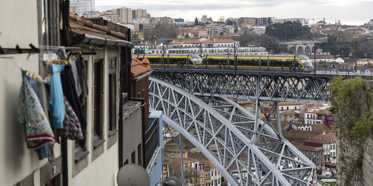 Metro do Porto: o primeiro dos 18 novos veículos começa a circular em maio