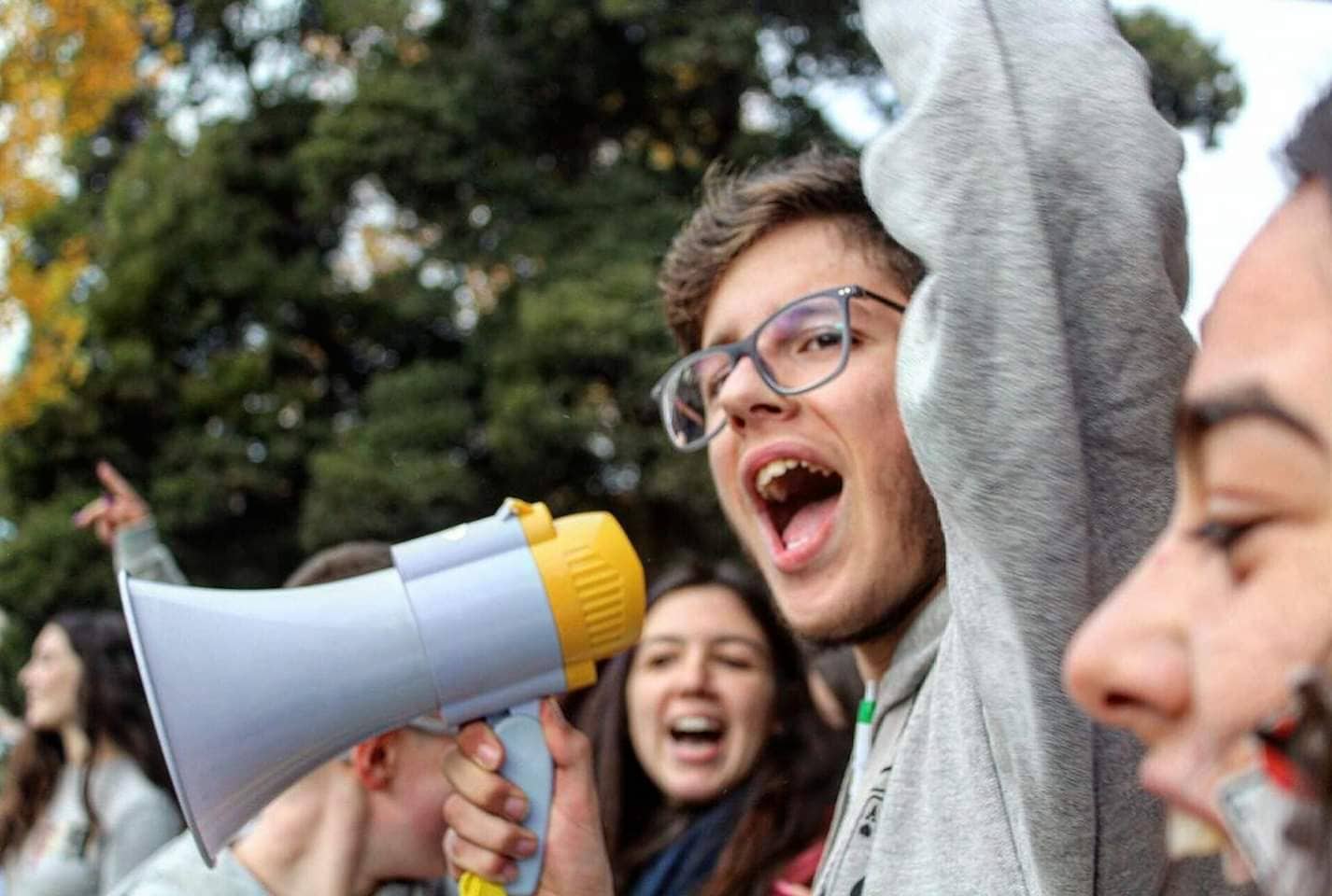 Acessórios de homem e mulher? Para Eduardo “a roupa não tem género”, mas a professora não concordou
