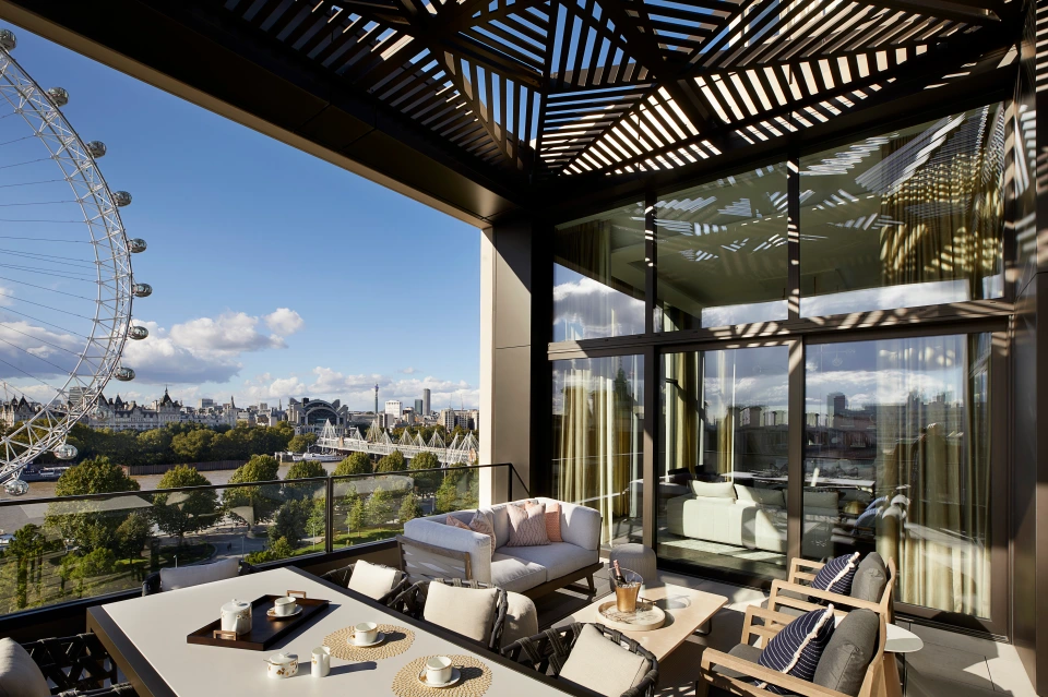 Esta penthouse de luxo com vista para o London Eye está em saldos. Veja as fotos