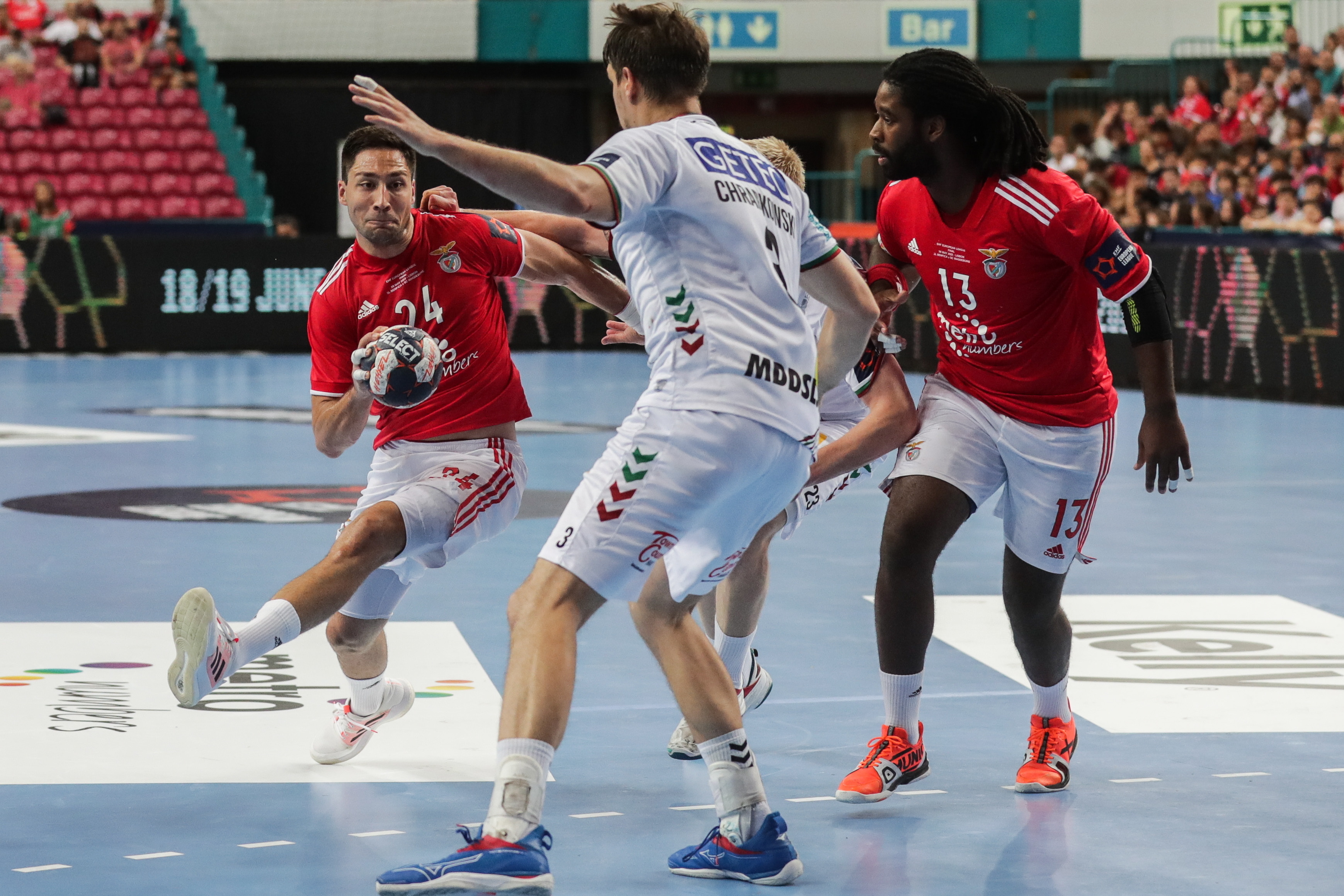 Benfica bate campeão russo de andebol com exibição magnífica na