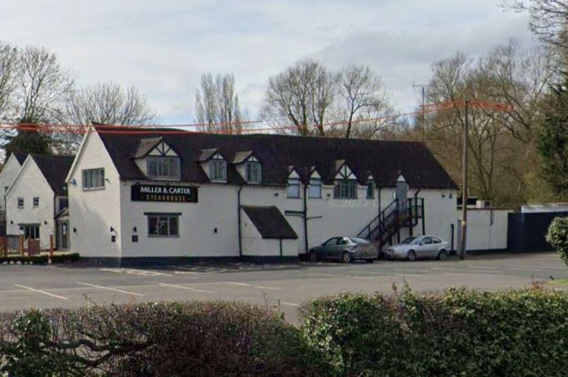 Homem impedido de entrar em restaurante por estar de fato de treino. “Foram muito rudes”